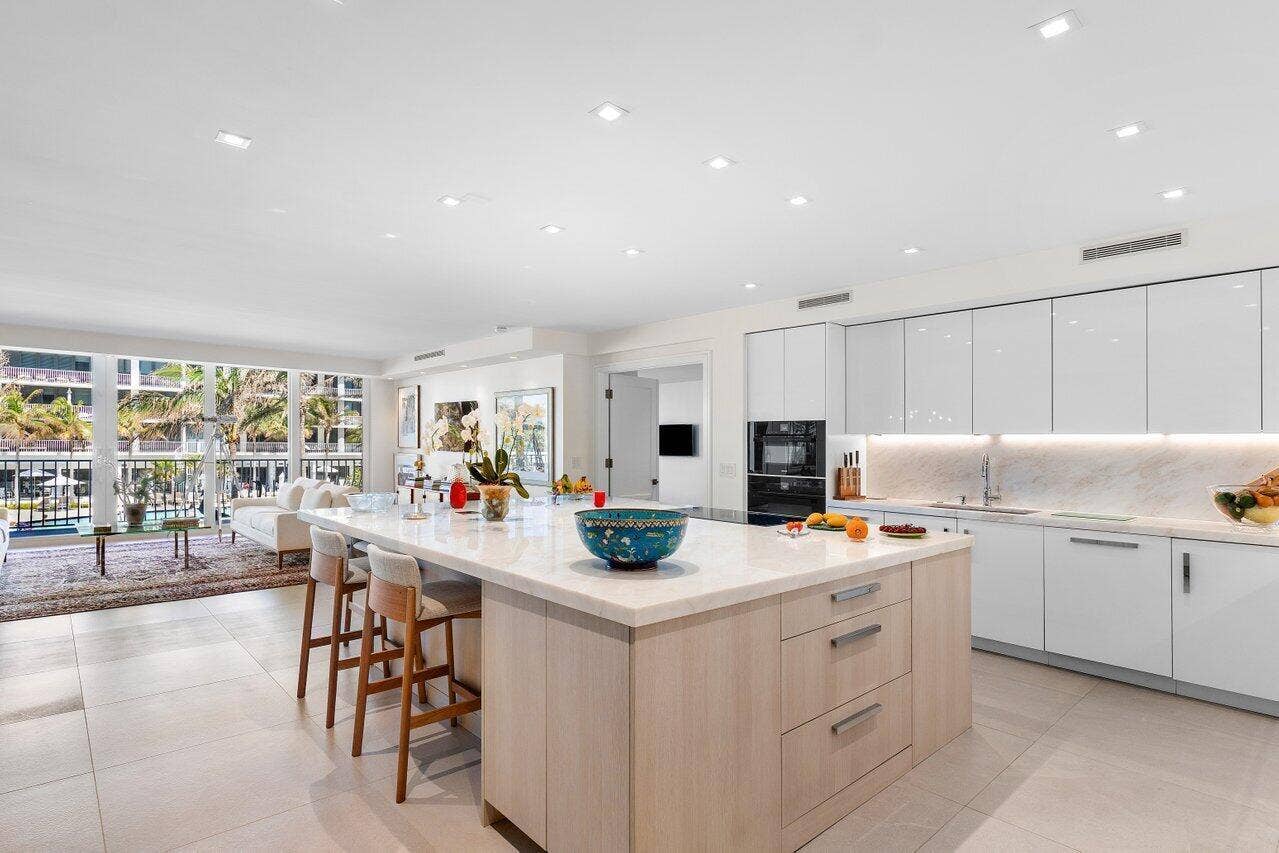 2000 S Ocean Boulevard, #103, Palm Beach, FL 33480 Kitche & Living Room