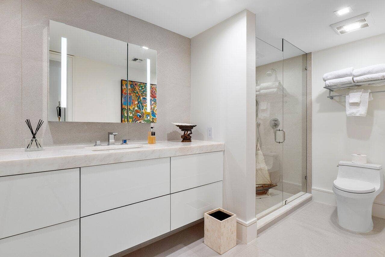 2000 S Ocean Boulevard, #103, Palm Beach, FL 33480 Guest Bathroom