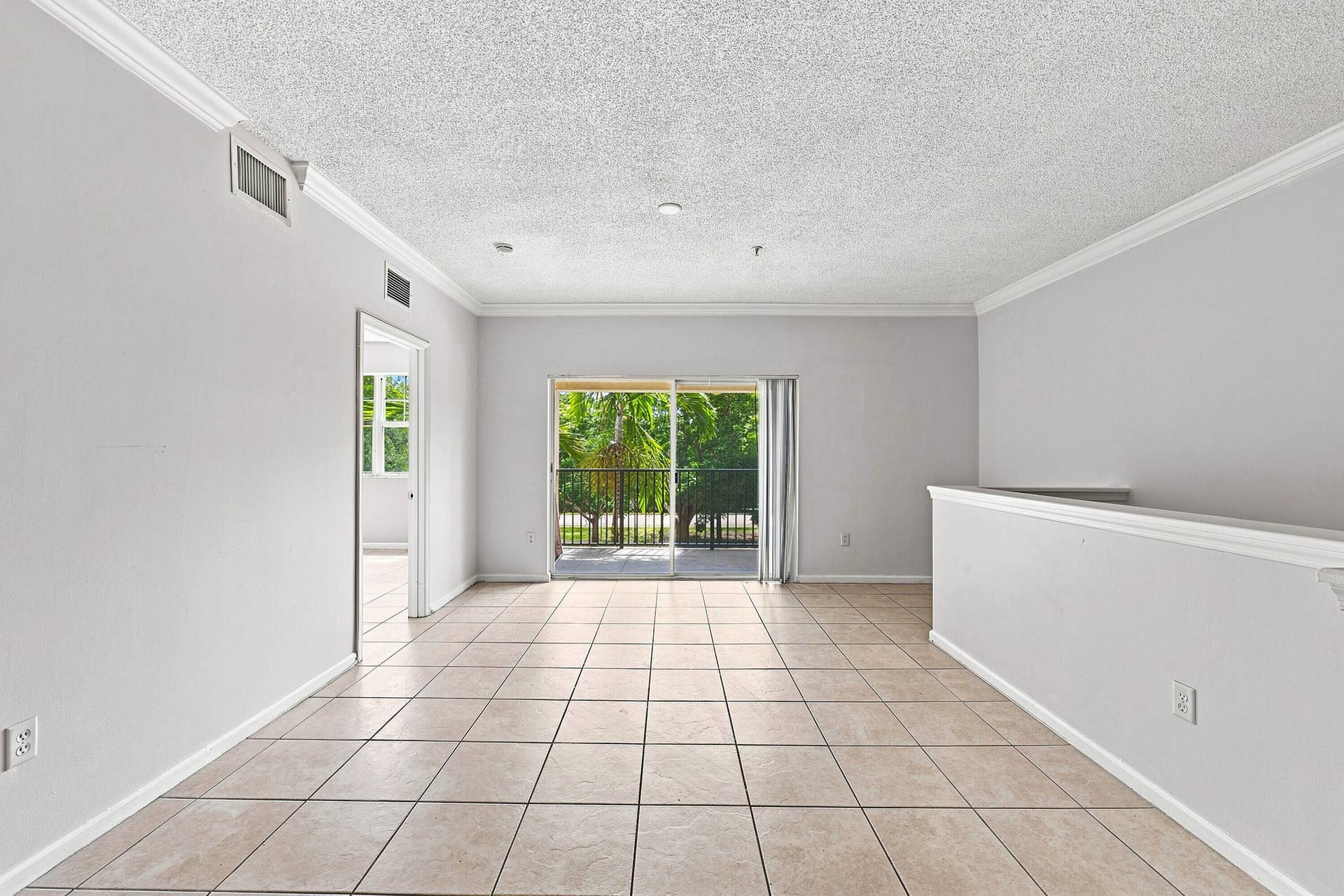 5860 W Sample Road, #307, Coral Springs, FL 33067 07_living room
