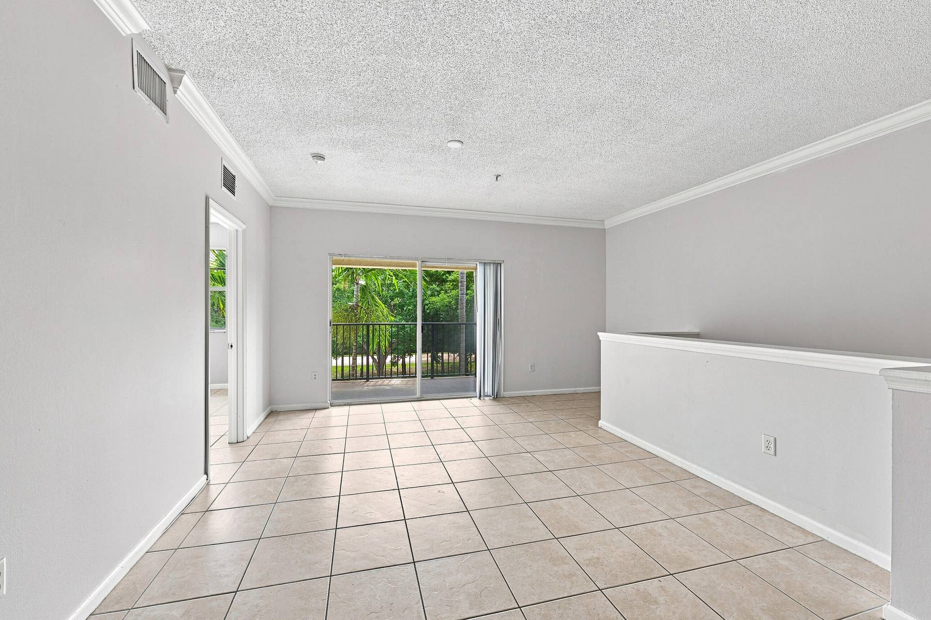 5860 W Sample Road, #307, Coral Springs, FL 33067 08_living room