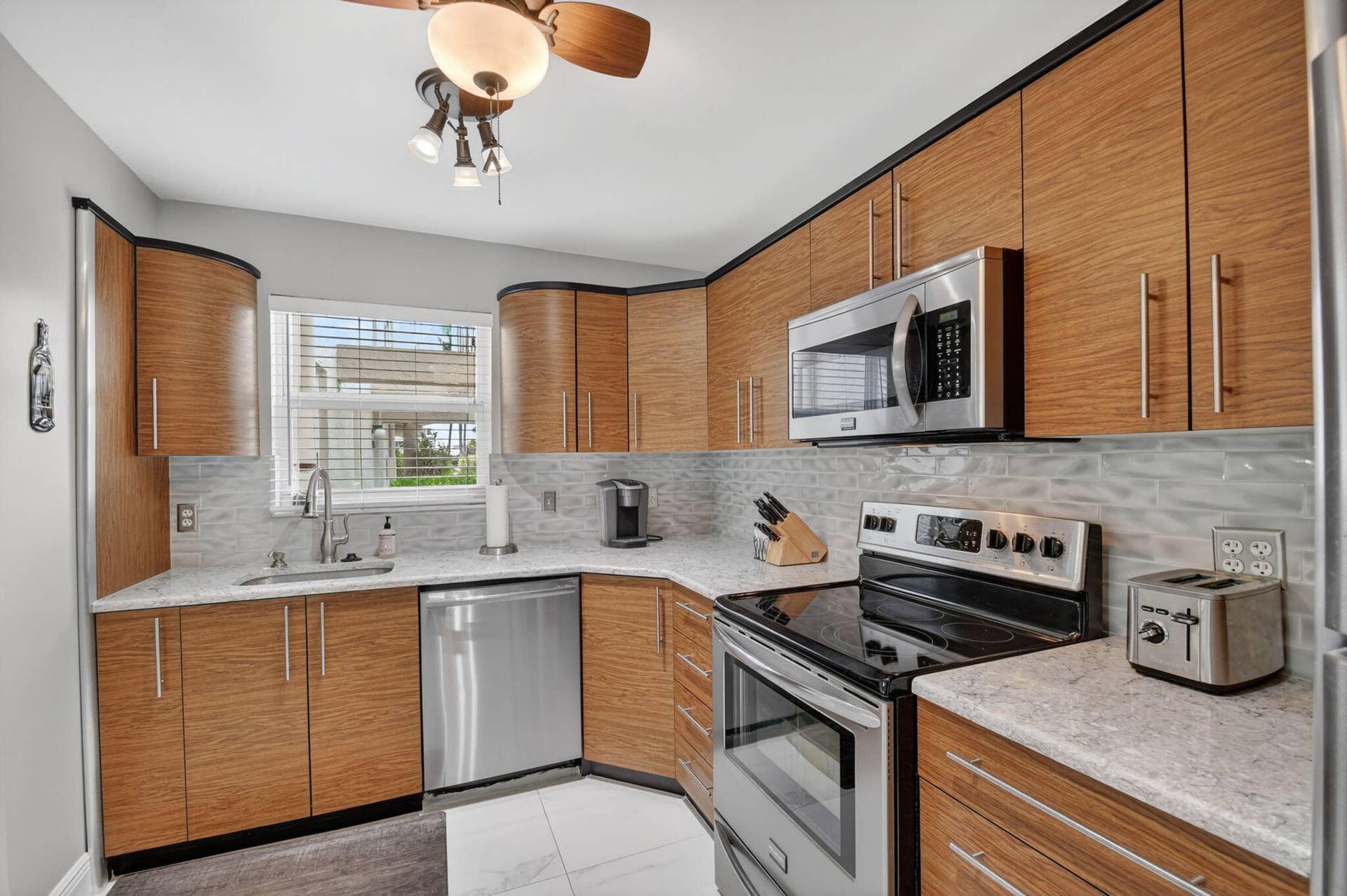3601 S Ocean Boulevard, #104, South Palm Beach, FL 33480 kitchen