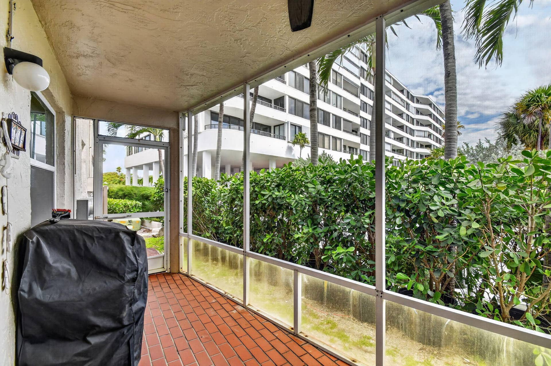 3601 S Ocean Boulevard, #104, South Palm Beach, FL 33480 screened patio