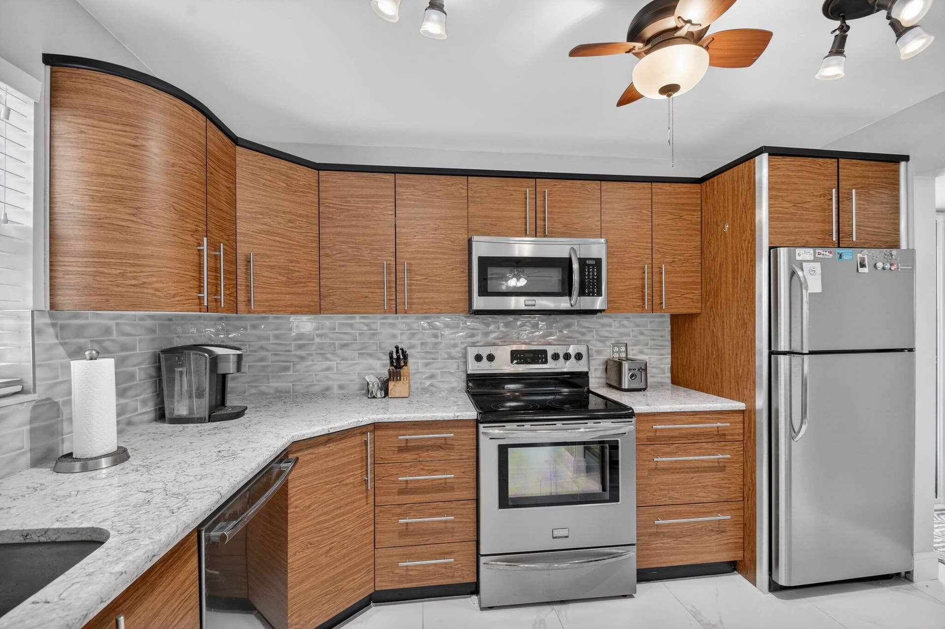 3601 S Ocean Boulevard, #104, South Palm Beach, FL 33480 kitchen