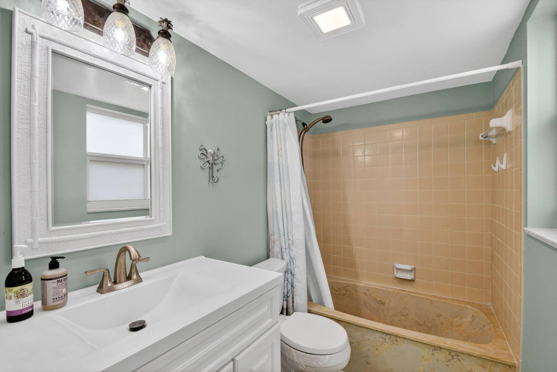 3601 S Ocean Boulevard, #104, South Palm Beach, FL 33480 2nd bath
