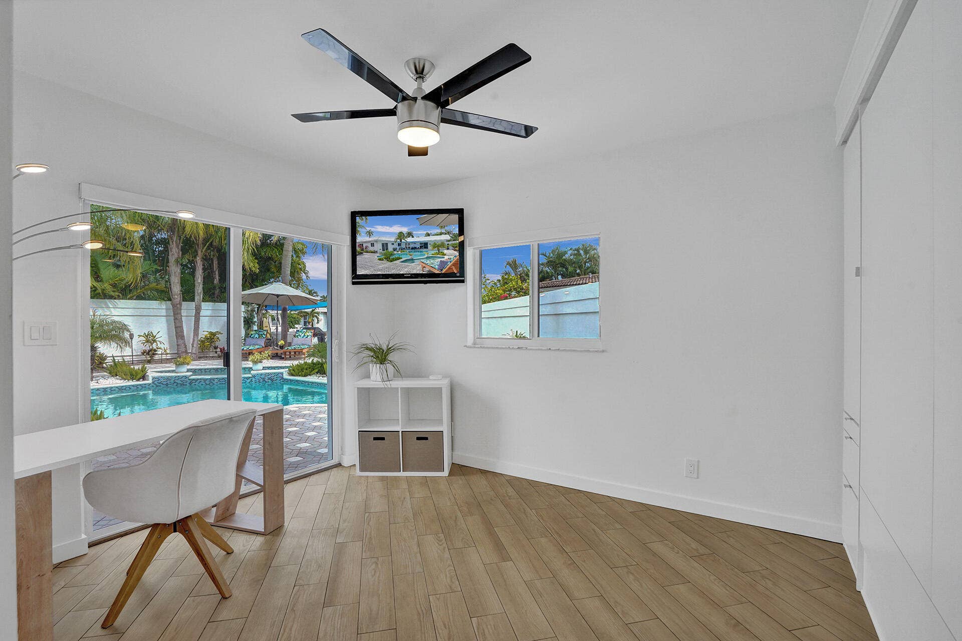 201 SE 11th Street, Pompano Beach, FL 33060 59-ROY09526