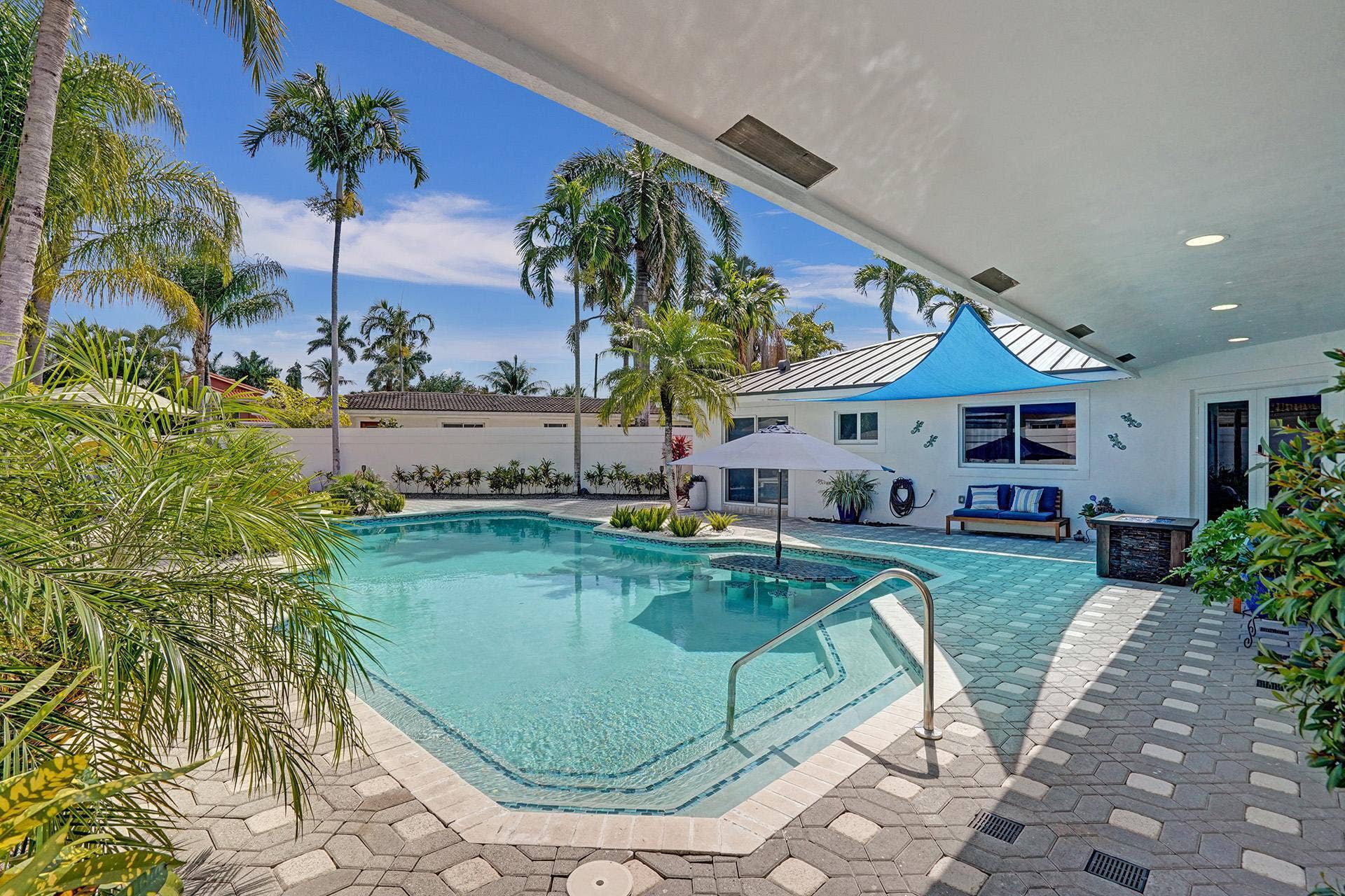 201 SE 11th Street, Pompano Beach, FL 33060 79-ROY07568