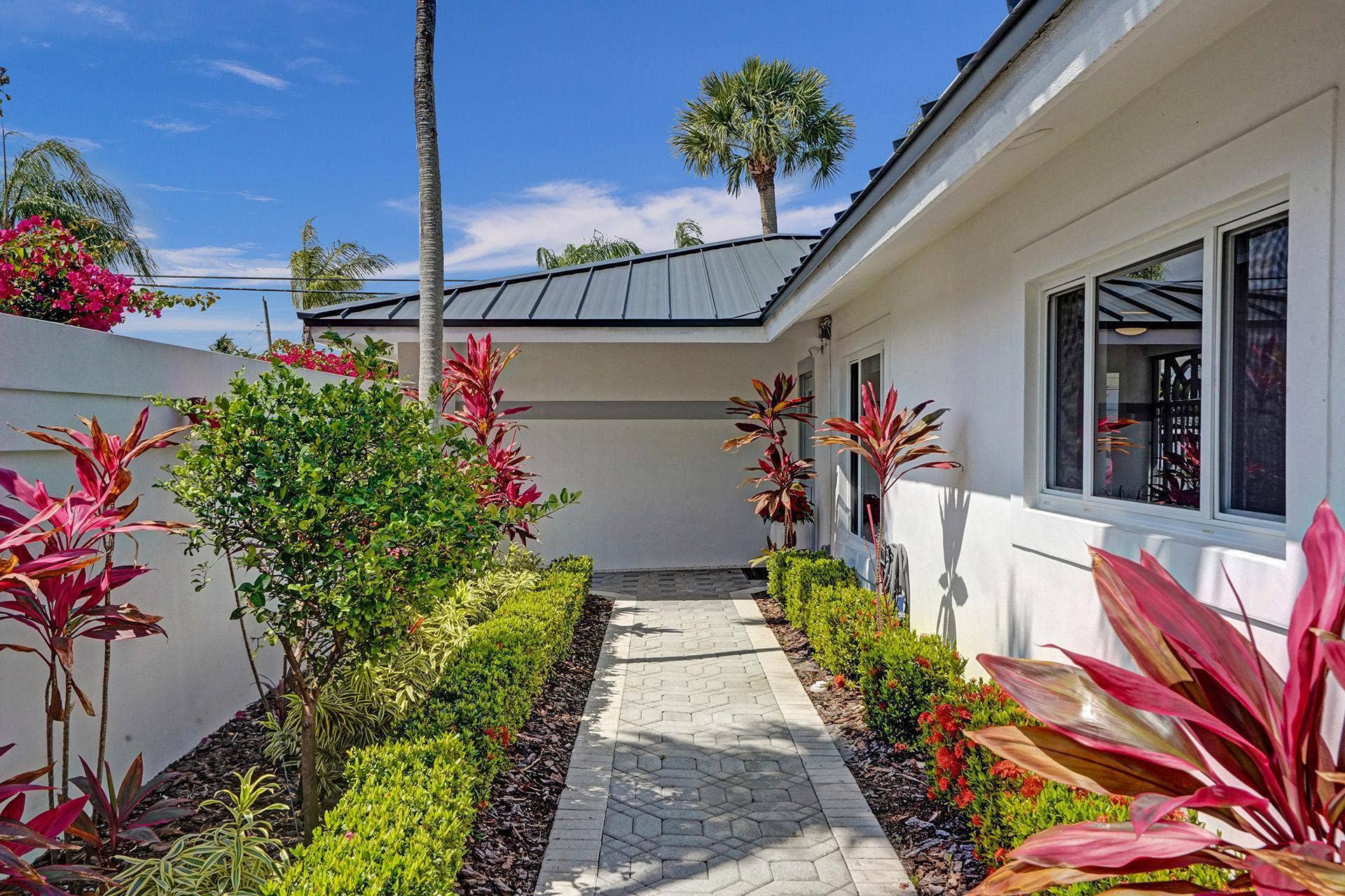 201 SE 11th Street, Pompano Beach, FL 33060 04-ROY07661