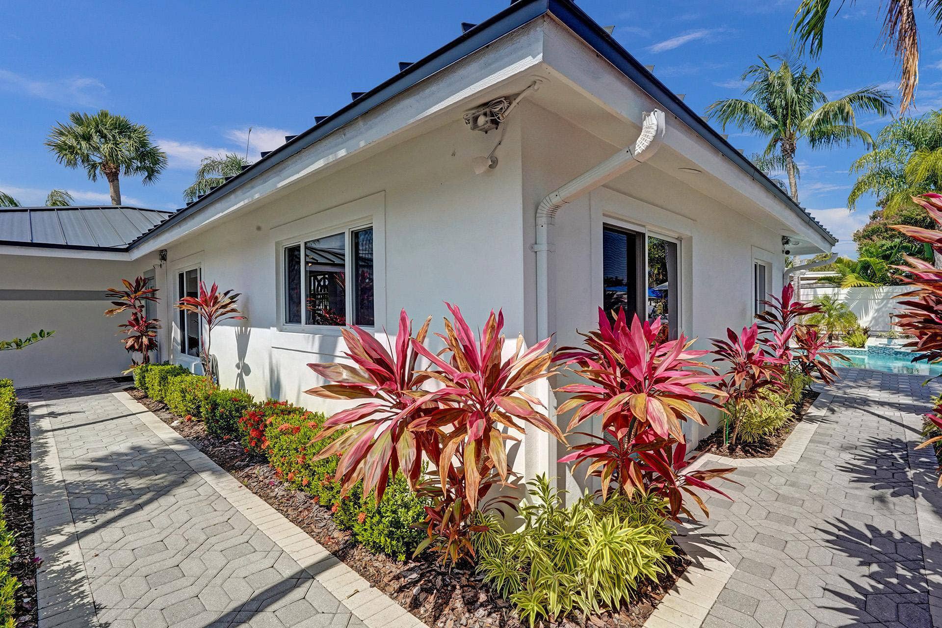 201 SE 11th Street, Pompano Beach, FL 33060 05-ROY07664