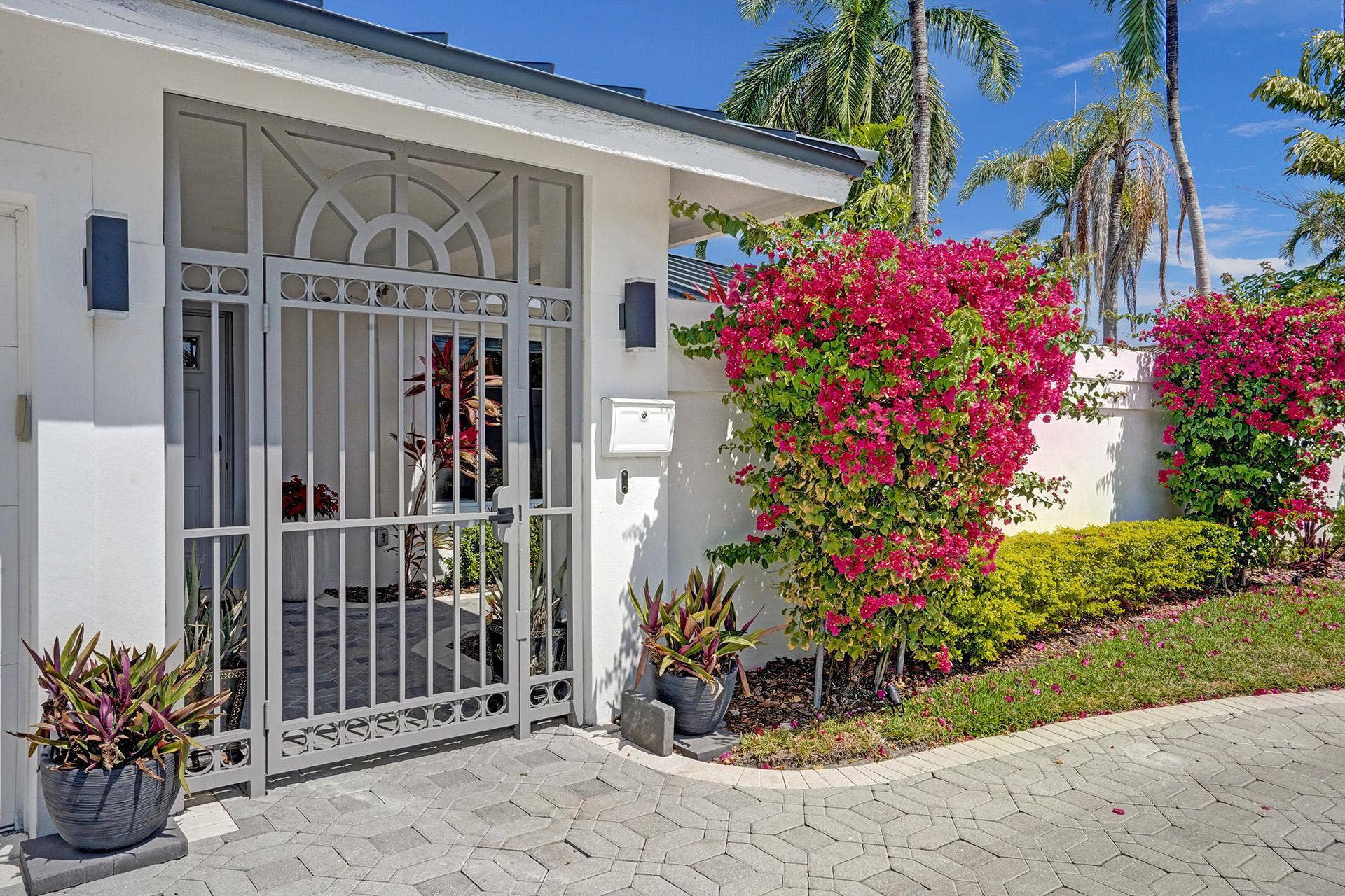 201 SE 11th Street, Pompano Beach, FL 33060 09-ROY07700