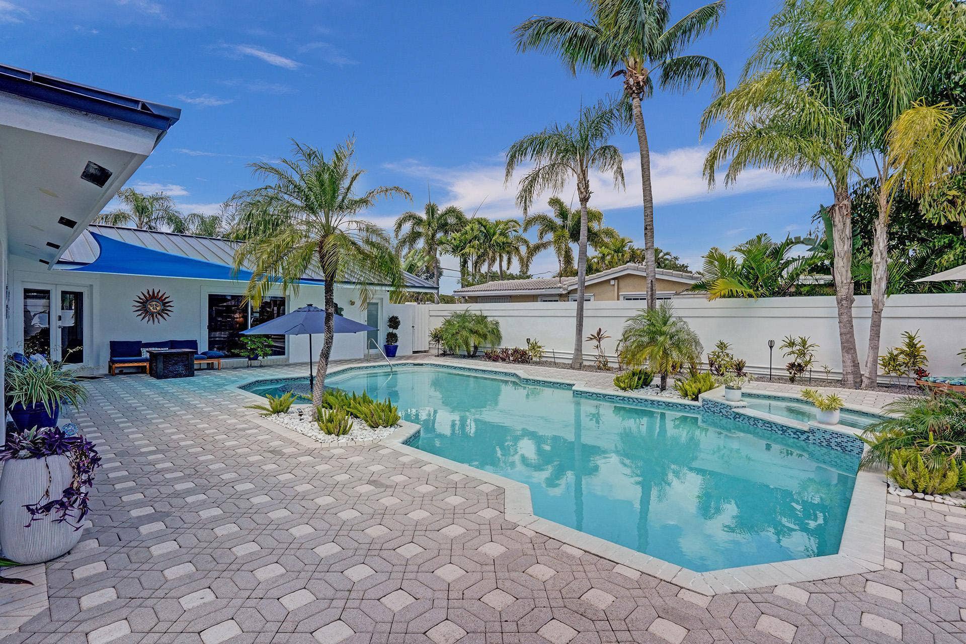 201 SE 11th Street, Pompano Beach, FL 33060 84-ROY07586