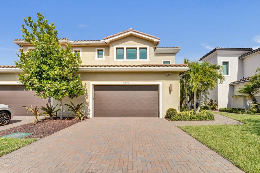 Property photo for 5939 Brookfield Circle W, Hollywood, FL
