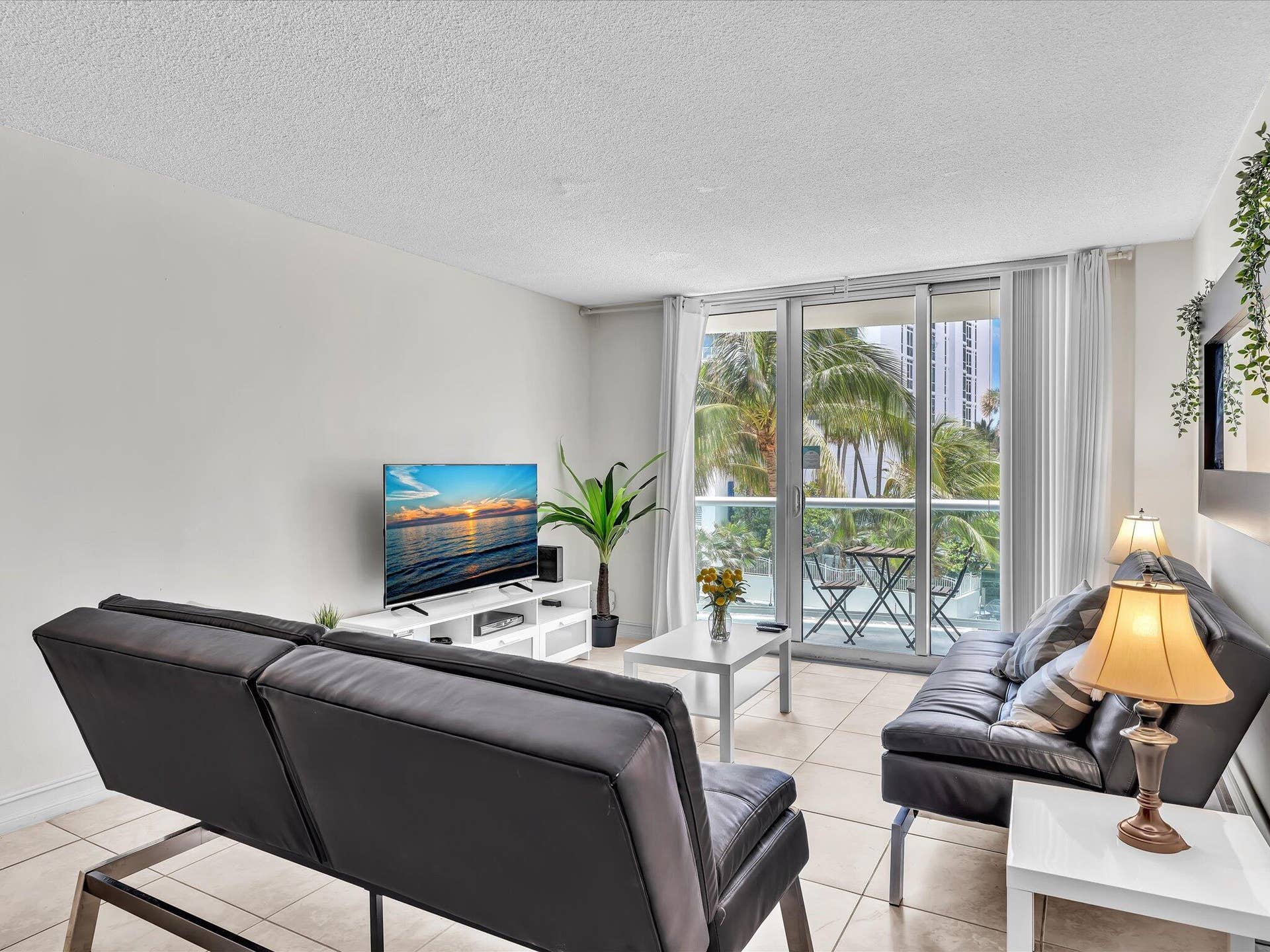 3901 S Ocean Drive, #3j, Hollywood, Hollywood, FL 33019 Living room