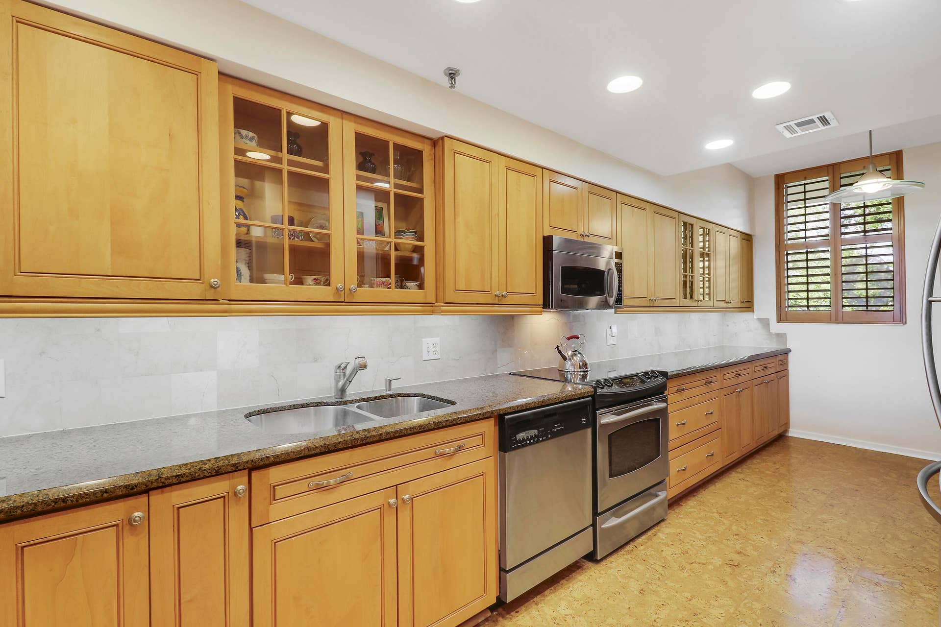 11370 Twelve Oaks Way, #416, North Palm Beach, FL 33408 Kitchen/Granite Counters