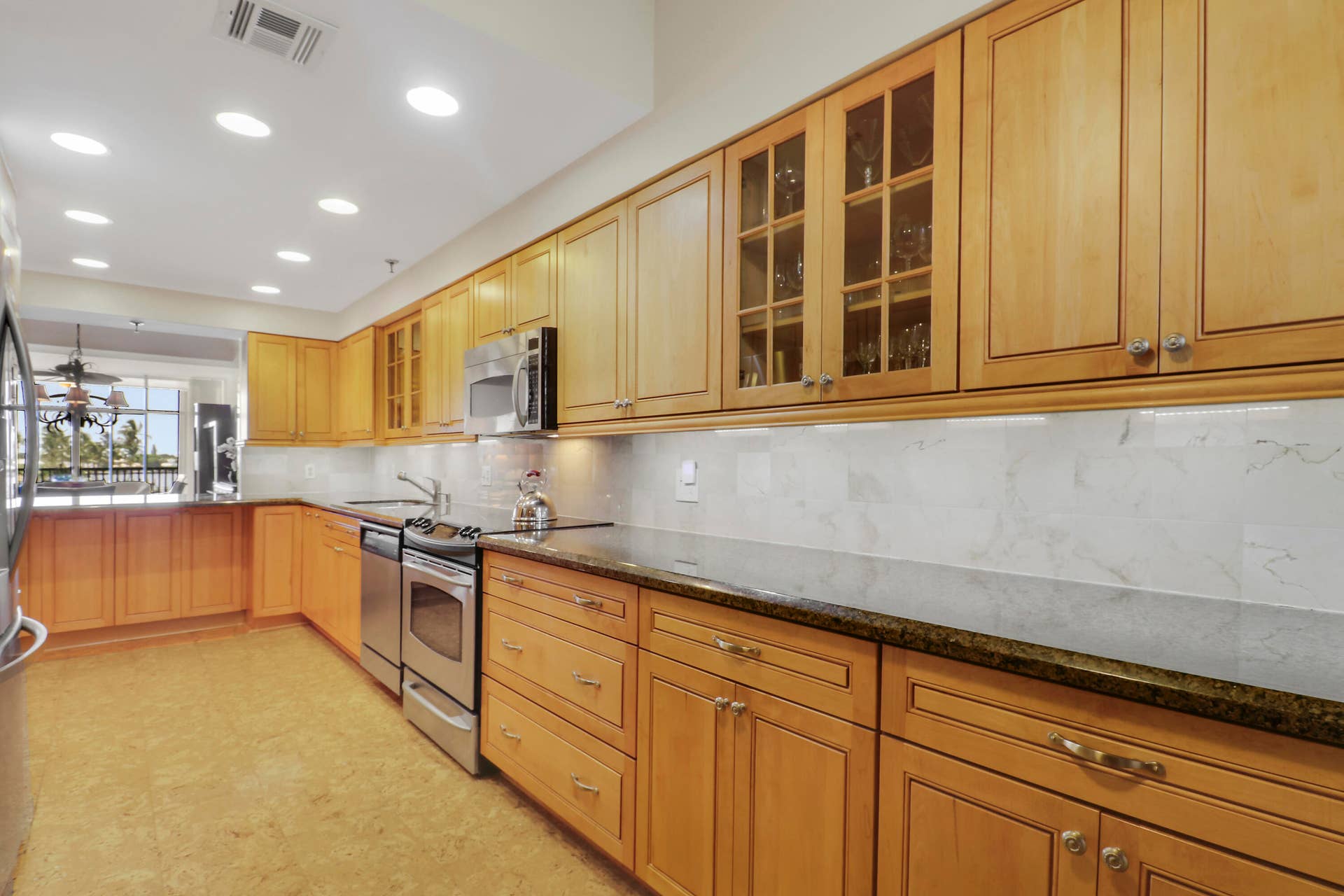 11370 Twelve Oaks Way, #416, North Palm Beach, FL 33408 Kitchen/Maple Cabintry