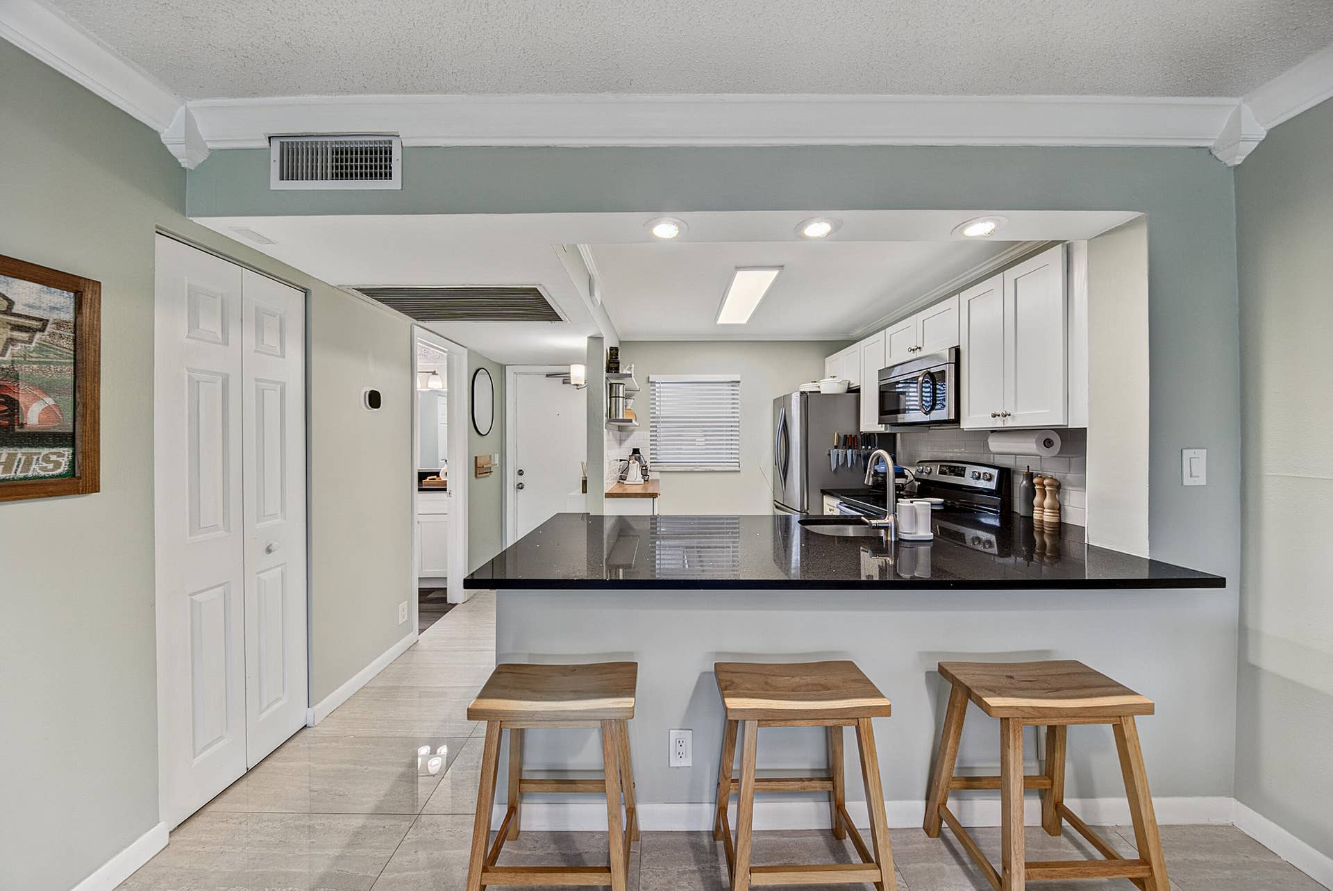 9420 Poinciana Place, #108, Davie, FL 33324 Counter top seating