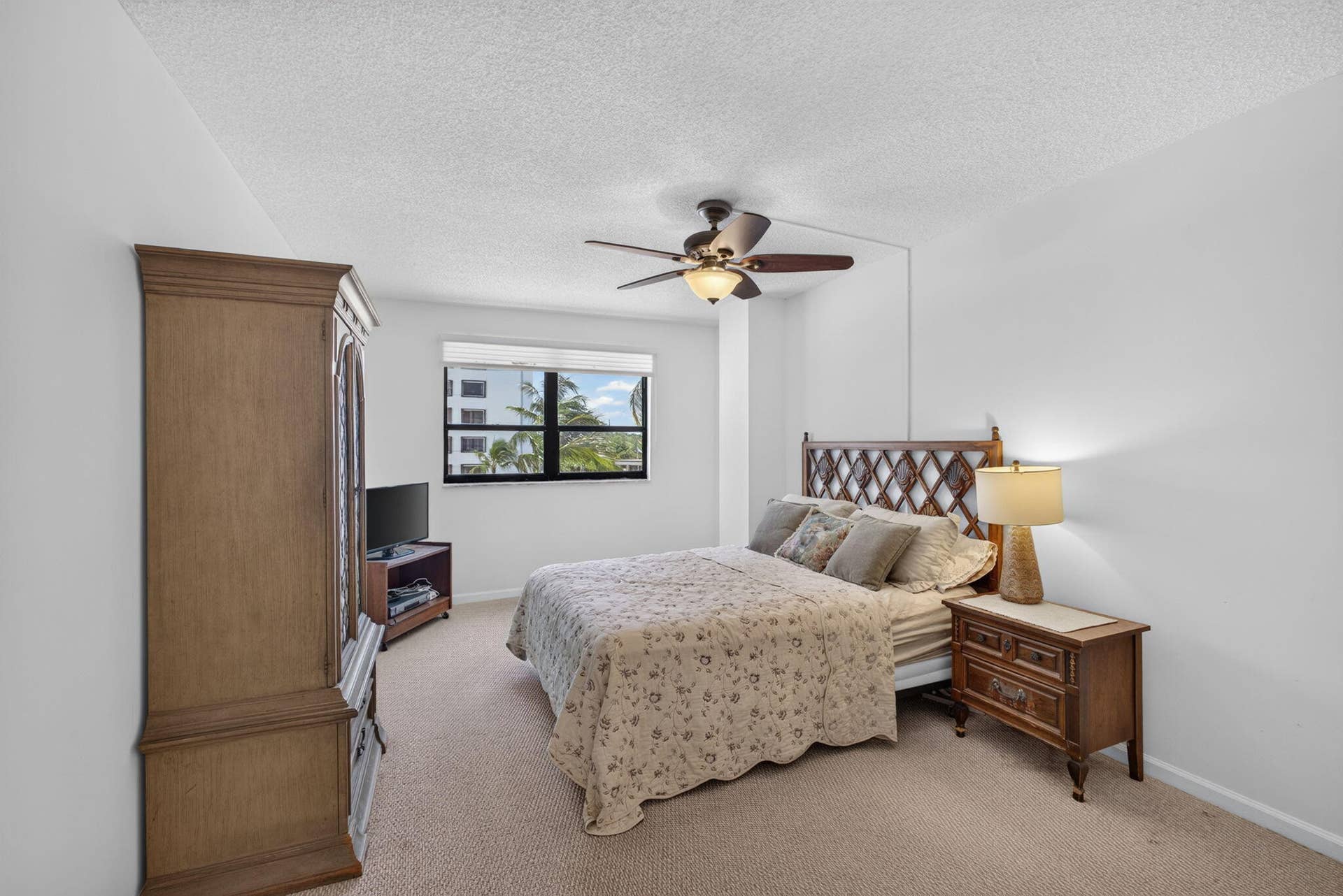 1208 Marine Way, #205, North Palm Beach, FL 33408 Primary suite