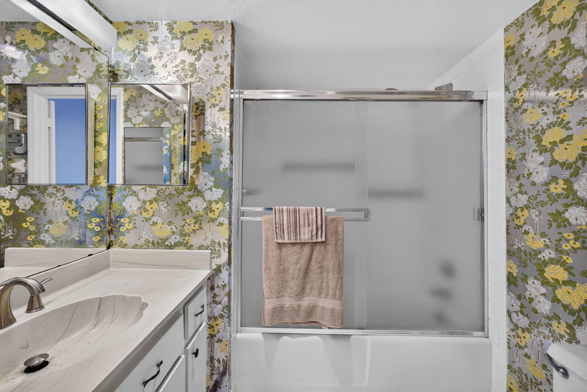 1208 Marine Way, #205, North Palm Beach, FL 33408 En suite guest bath