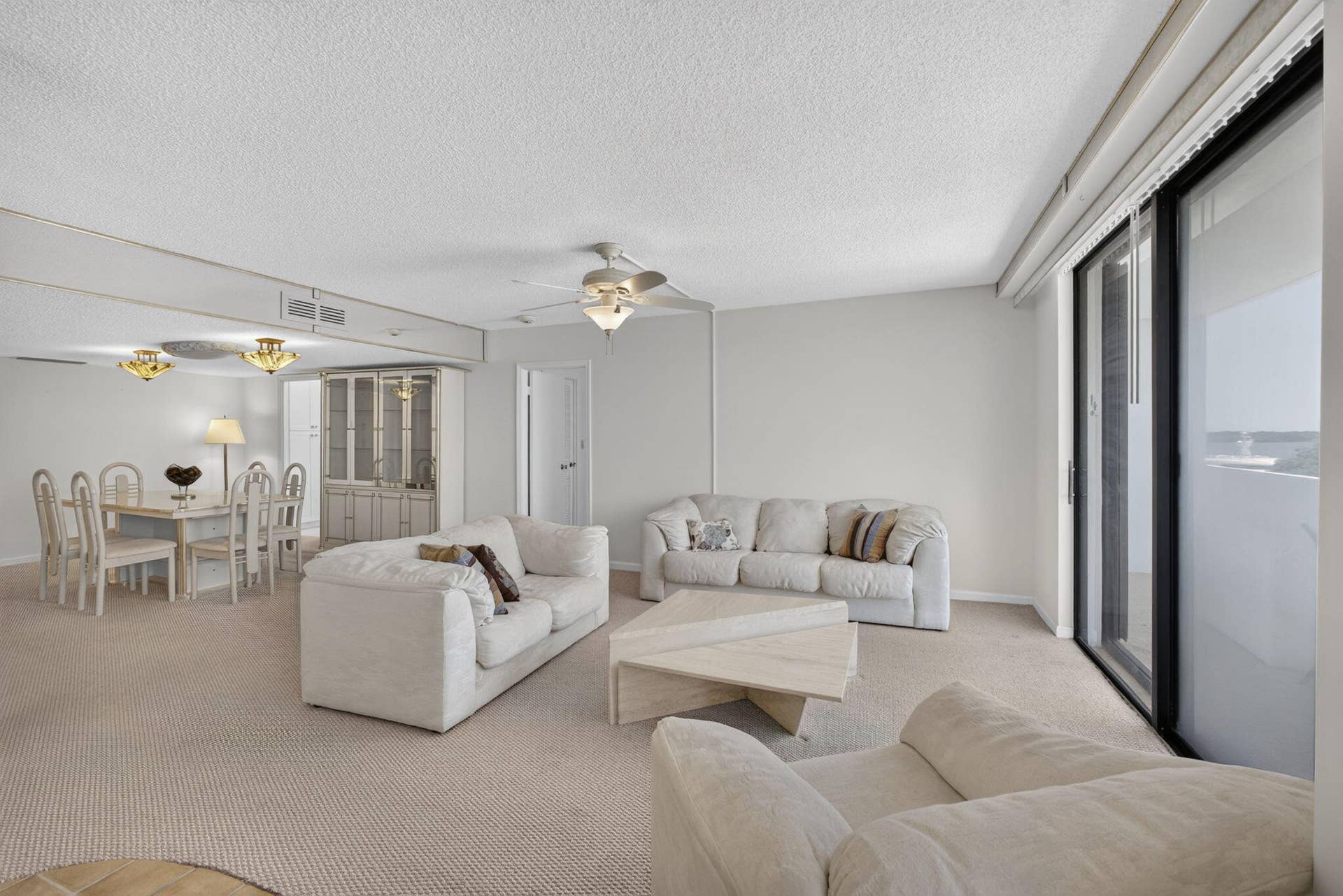1208 Marine Way, #205, North Palm Beach, FL 33408 Versatile open floor