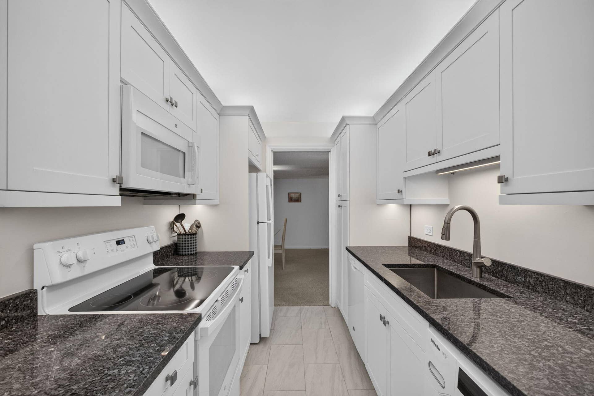 1208 Marine Way, #205, North Palm Beach, FL 33408 Granite countertops