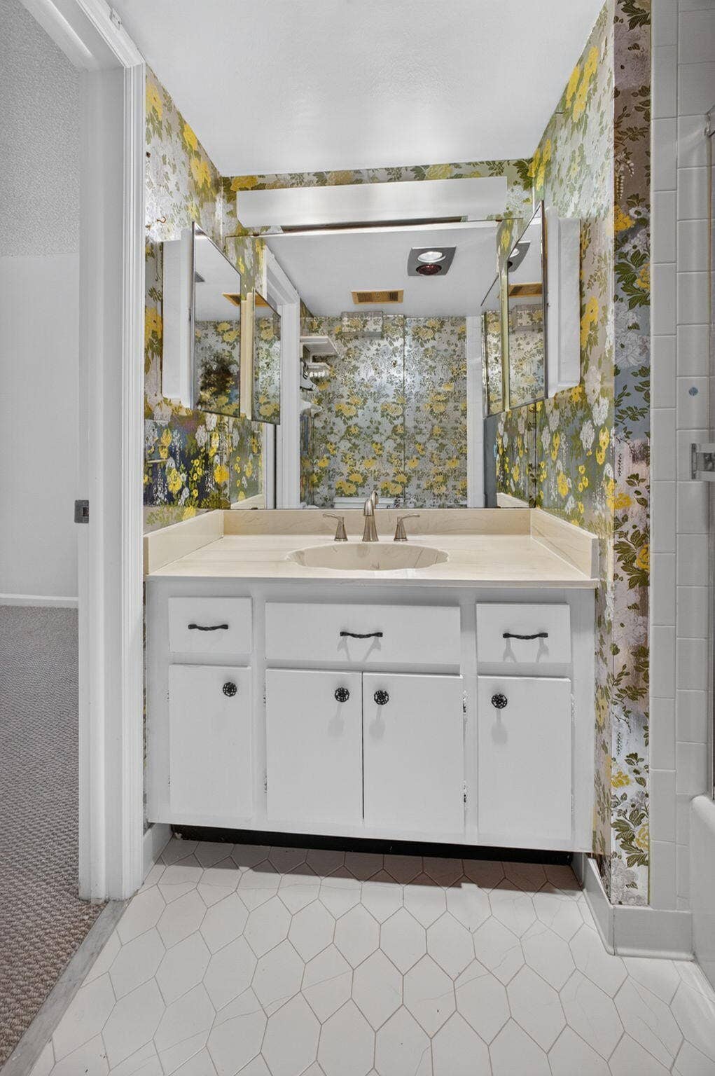1208 Marine Way, #205, North Palm Beach, FL 33408 Second bath