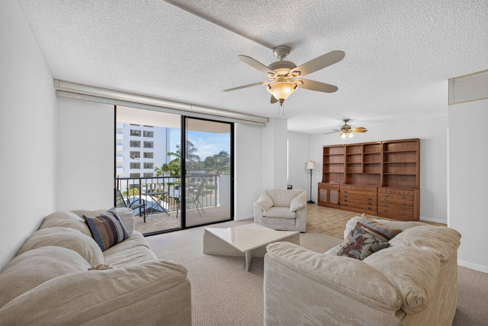 1208 Marine Way, #205, North Palm Beach, FL 33408 Living room