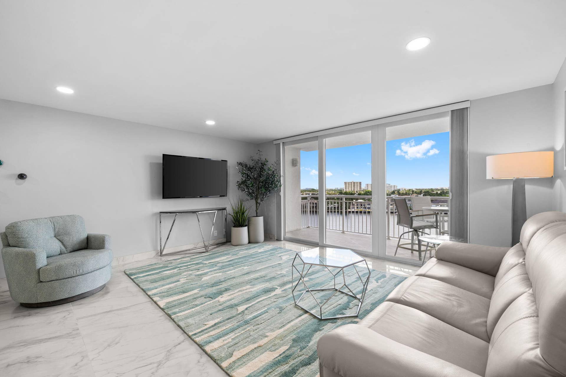 511 Bayshore Drive, #910, Fort Lauderdale, FL 33304 18-web-or-mls-A7R00281 copy