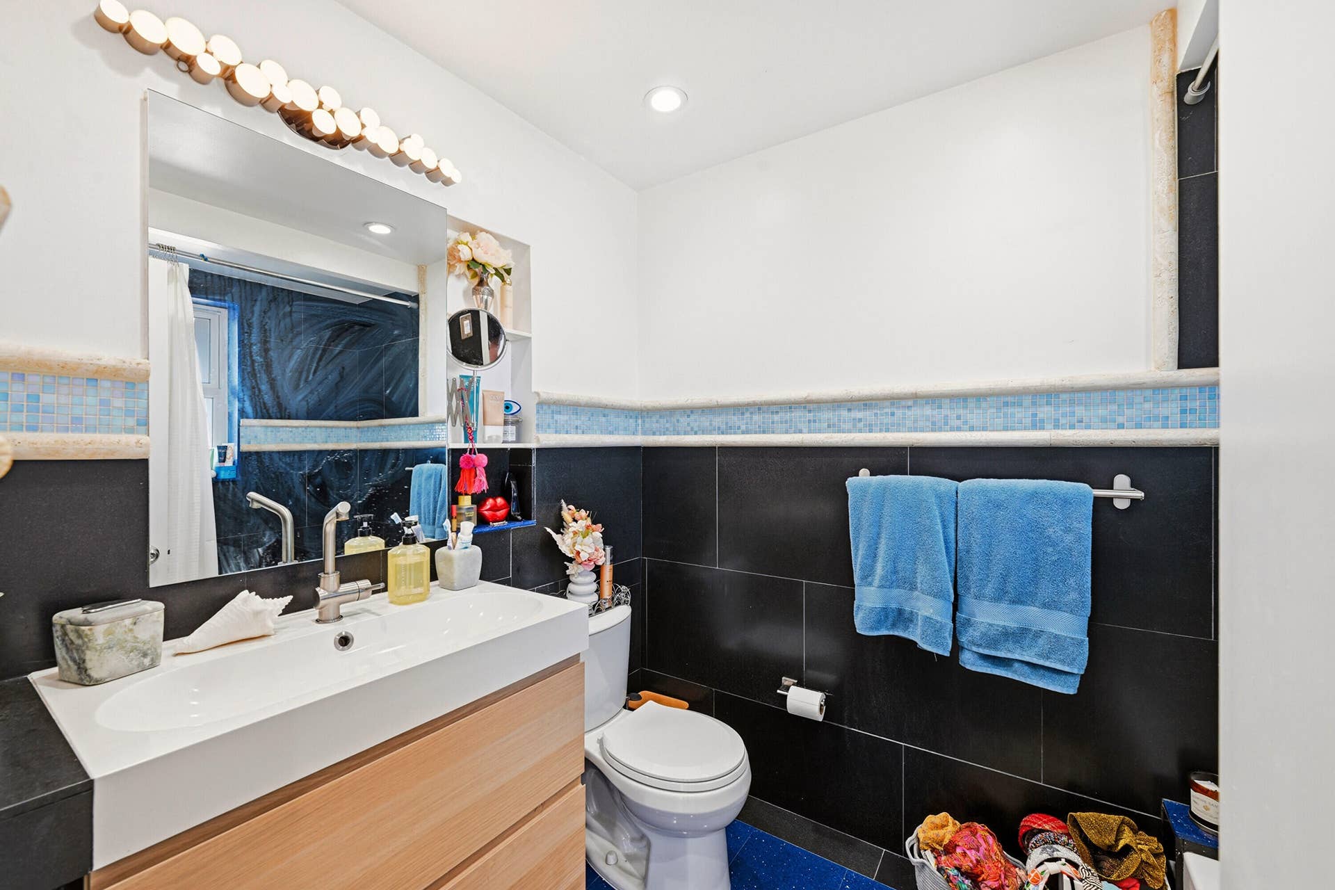 2420 SE 17th Street, #401c, Fort Lauderdale, FL 33316 Bathroom 1