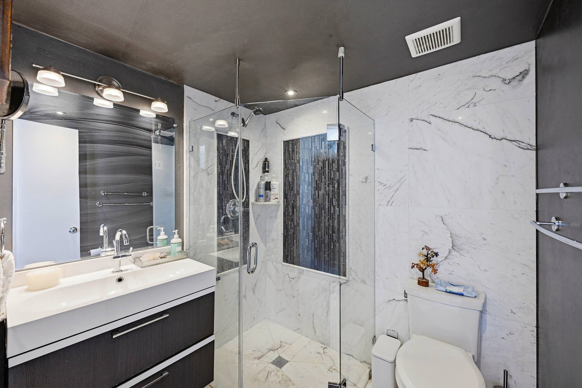 2420 SE 17th Street, #401c, Fort Lauderdale, FL 33316 Bathroom 2