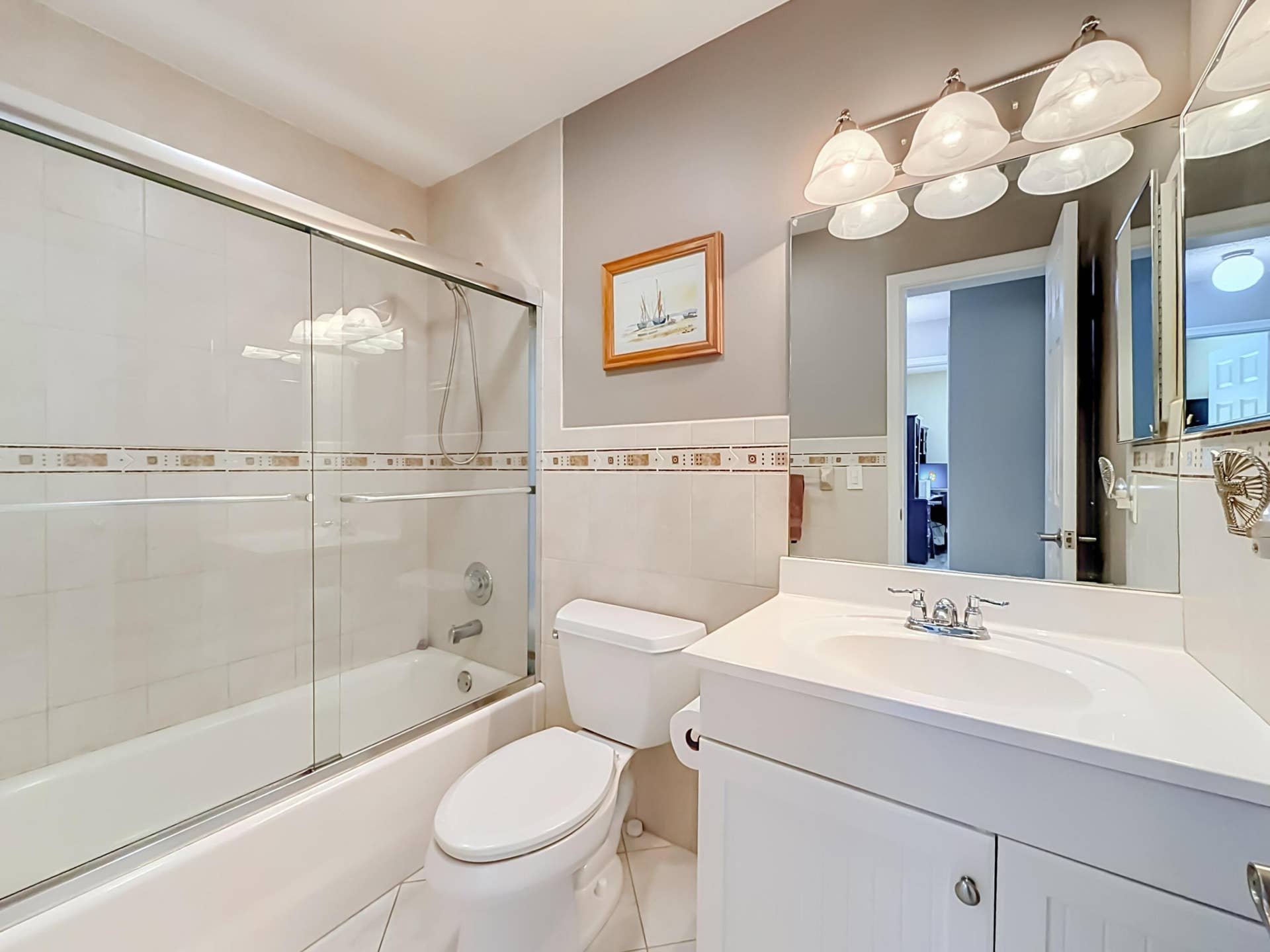 16751 Redwood Way, Weston, FL 33326 Full bath with Tub