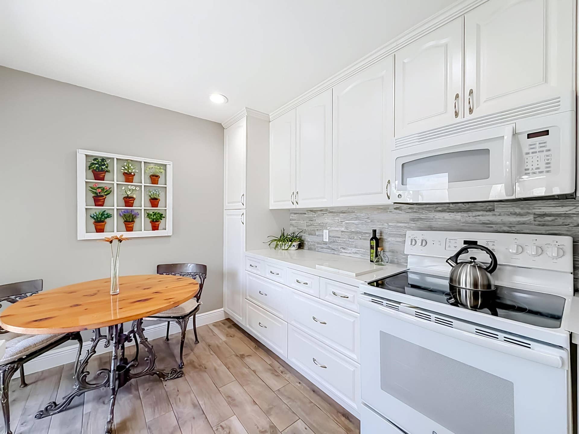16751 Redwood Way, Weston, FL 33326 Eat in or breakfast nook, with pantry