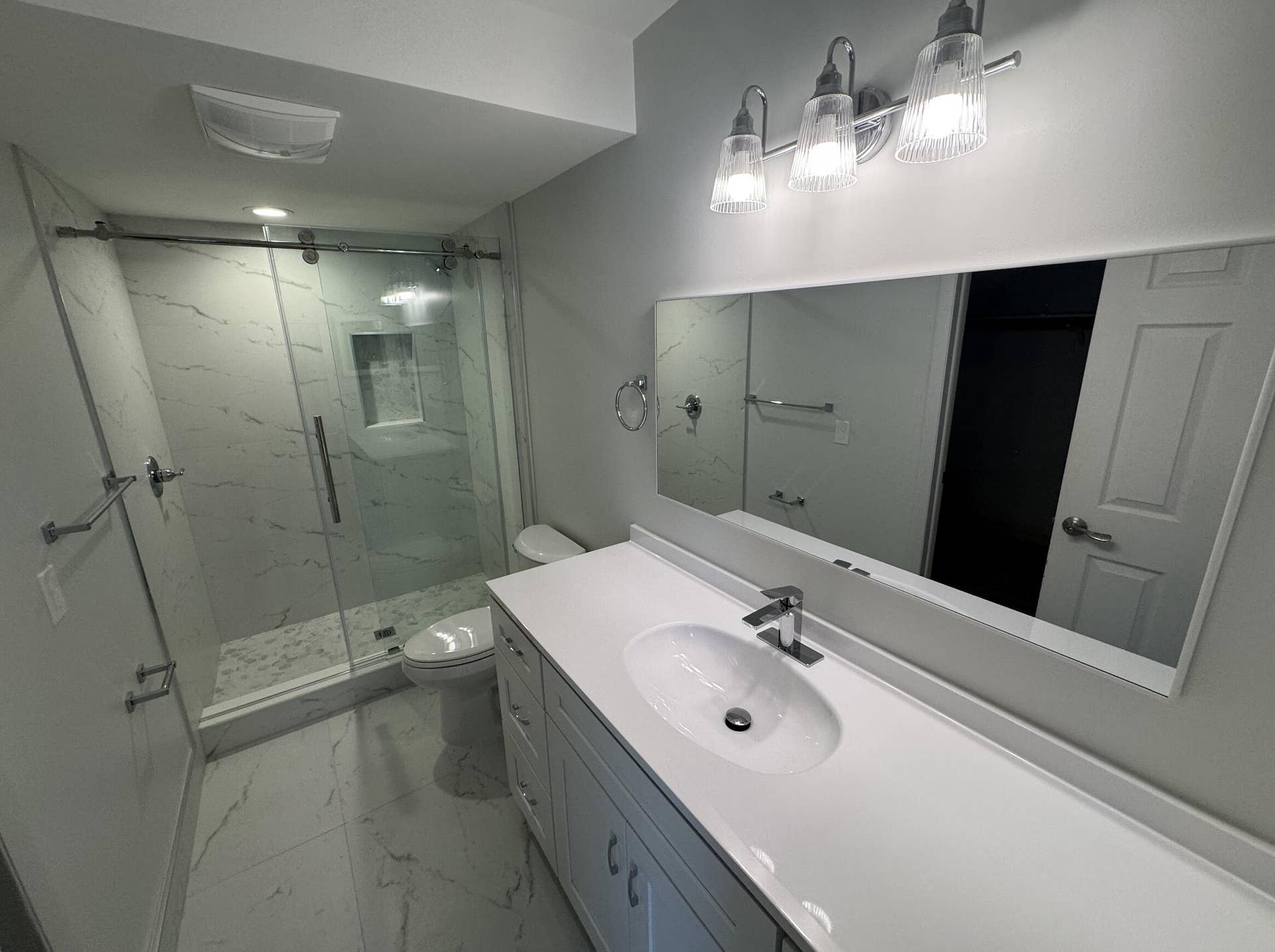 236 Castlewood Drive, #202, North Palm Beach, FL 33408 Master Bathroom