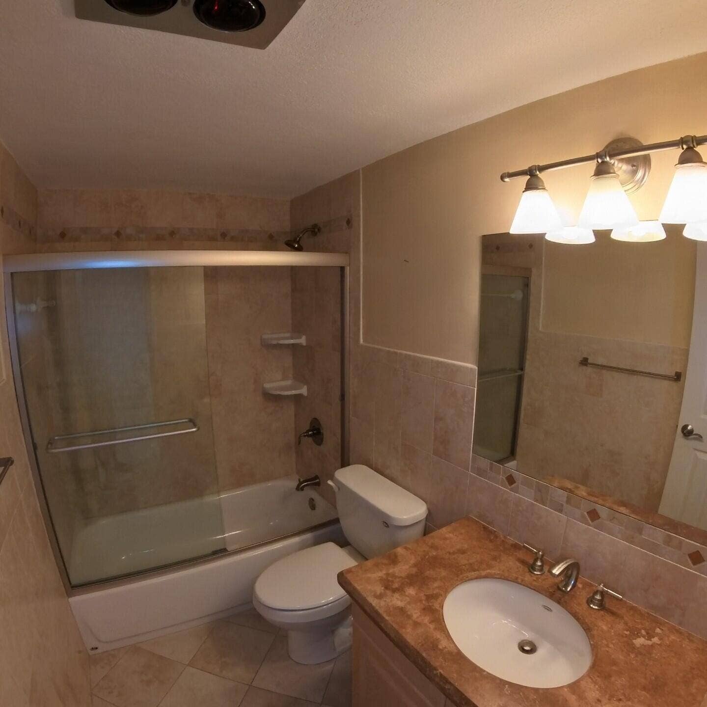 236 Castlewood Drive, #202, North Palm Beach, FL 33408 Guest Bathroom