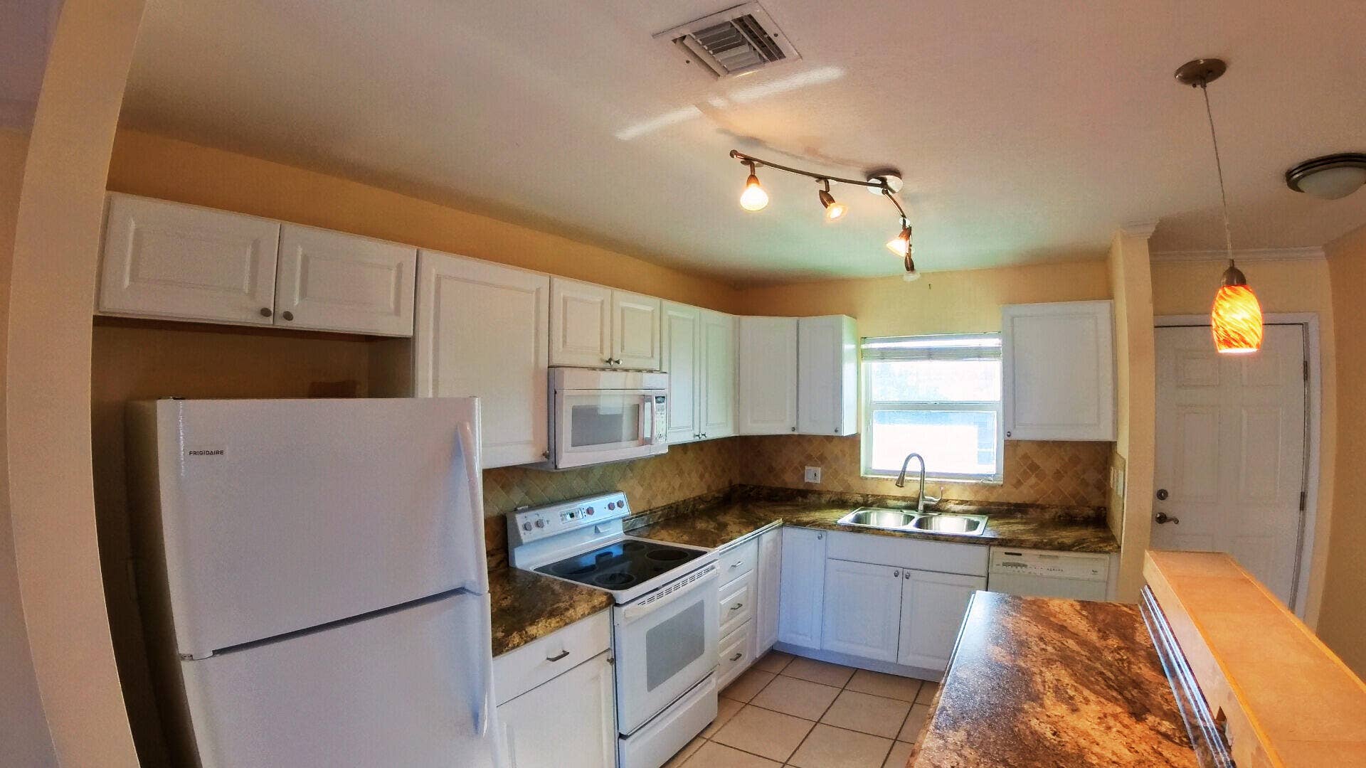 236 Castlewood Drive, #202, North Palm Beach, FL 33408 Kitchen