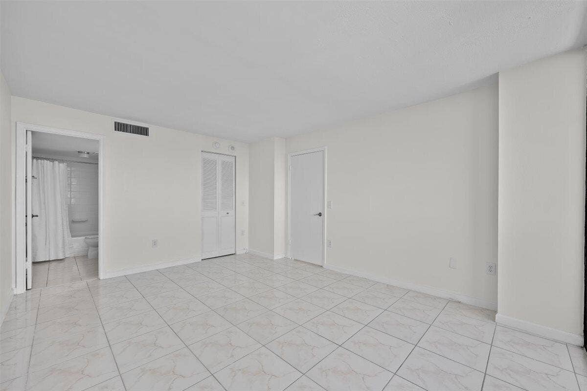 5600 N Flagler Drive, #2304, West Palm Beach, FL 33407 17-LUX_6899
