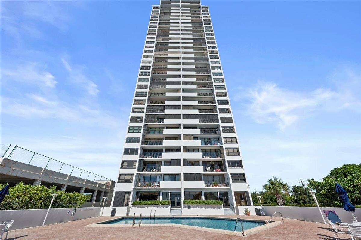 5600 N Flagler Drive, #2304, West Palm Beach, FL 33407 30-LUX_6966
