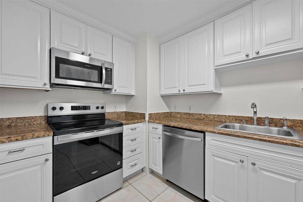 5600 N Flagler Drive, #2304, West Palm Beach, FL 33407 08-LUX_6814