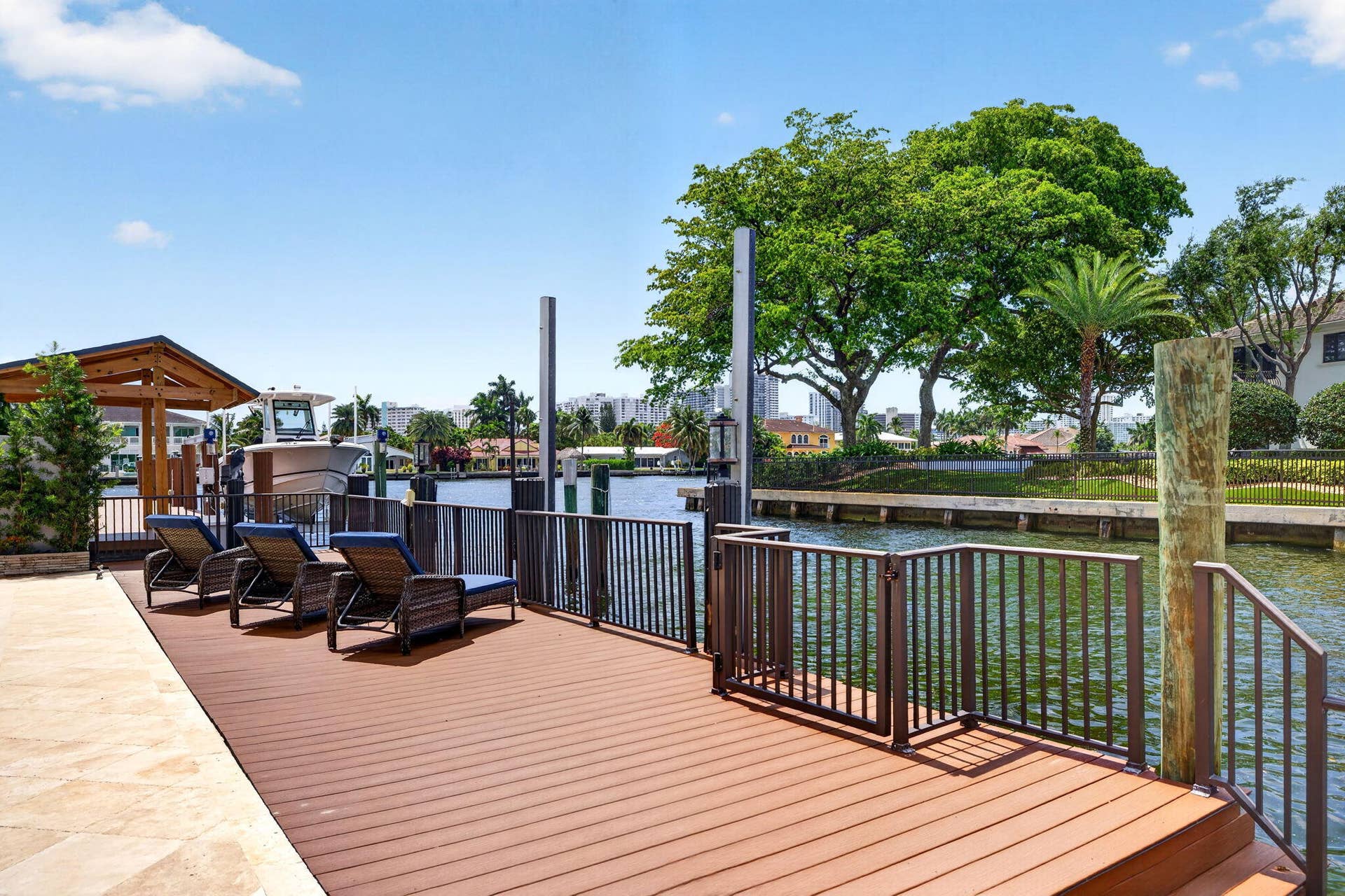 3110 NE 47th Street, Fort Lauderdale, FL 33308 A dockside lounge area creates a relaxed place to enjoy the canal, breezes, and waterfront activity.