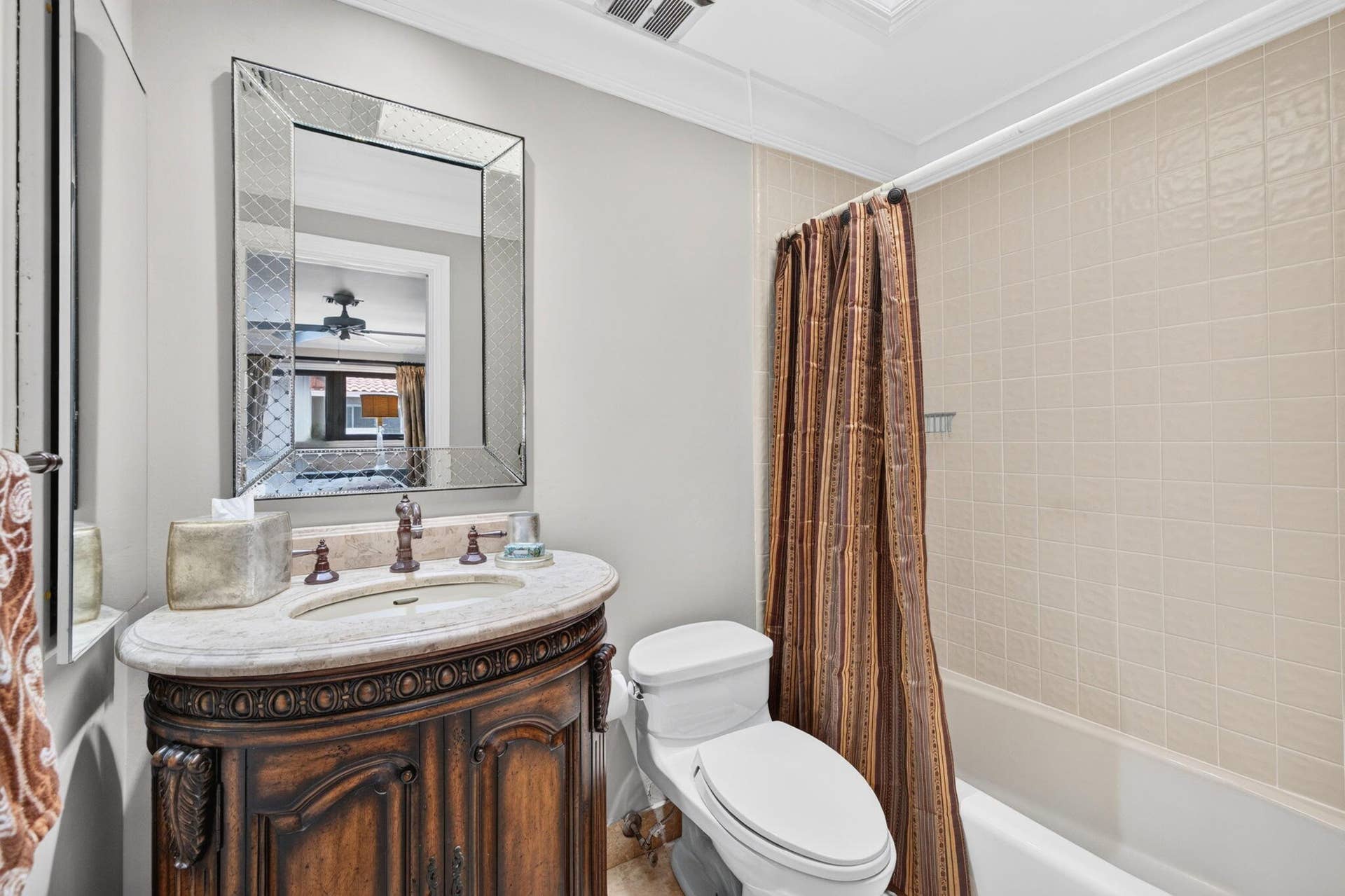 3110 NE 47th Street, Fort Lauderdale, FL 33308 058-Guest-Bath-Vanity