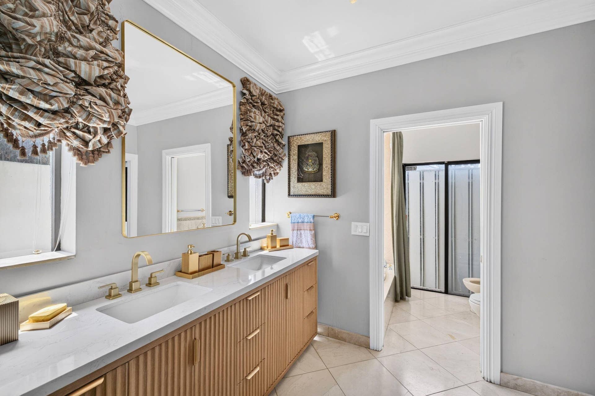 3110 NE 47th Street, Fort Lauderdale, FL 33308 034-Main-Bath-Double-Vanity