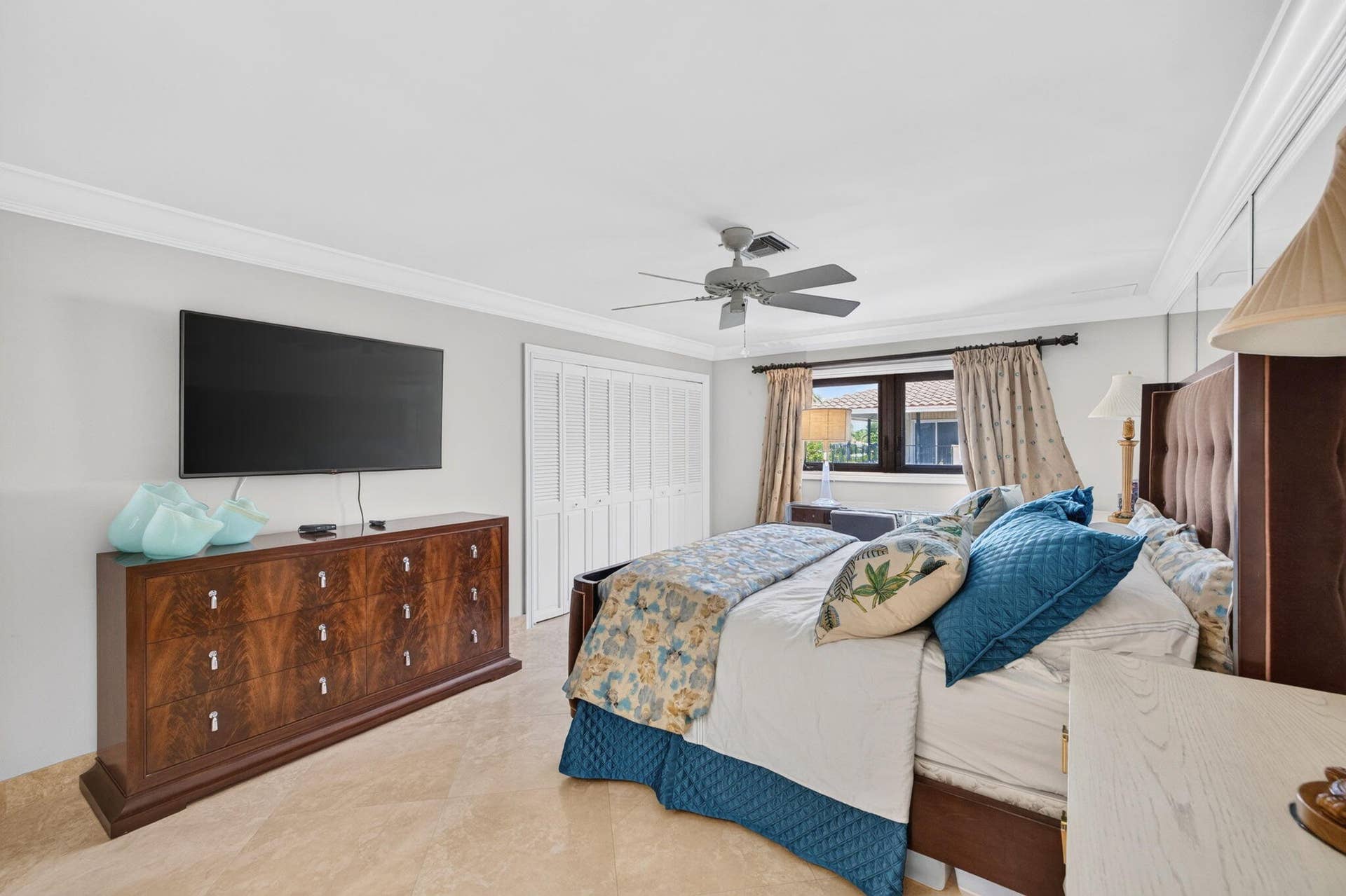 3110 NE 47th Street, Fort Lauderdale, FL 33308 045-Guest-Bedroom-TV-Wall