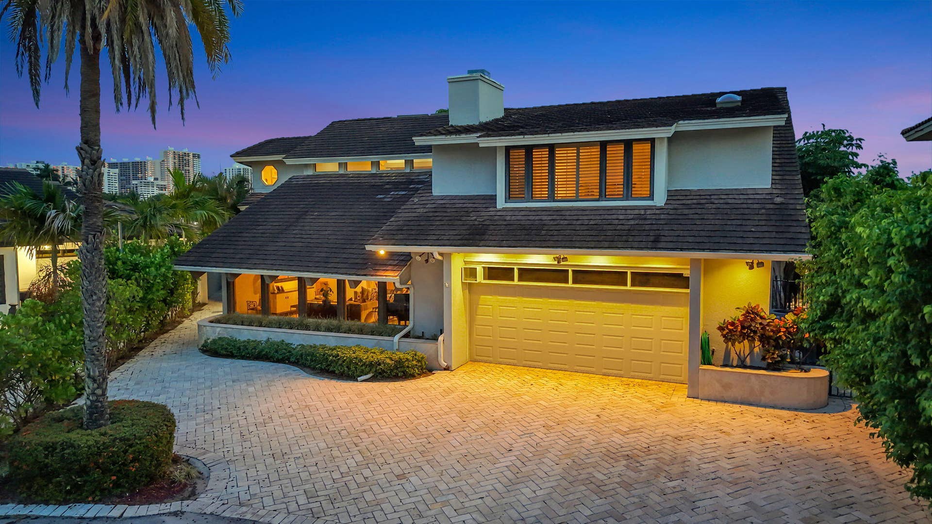 3110 NE 47th Street, Fort Lauderdale, FL 33308 Elegant twilight curb appeal introduces the residence with warm exterior lighting and a polished waterfront-home presence.