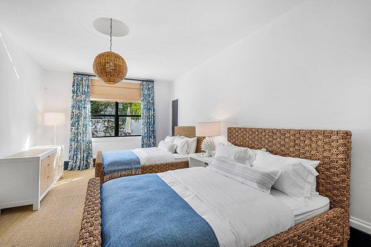 162 Peruvian Avenue, Palm Beach, FL 33480 020-162PeruvianAvenue-PalmBeach-FL-33480