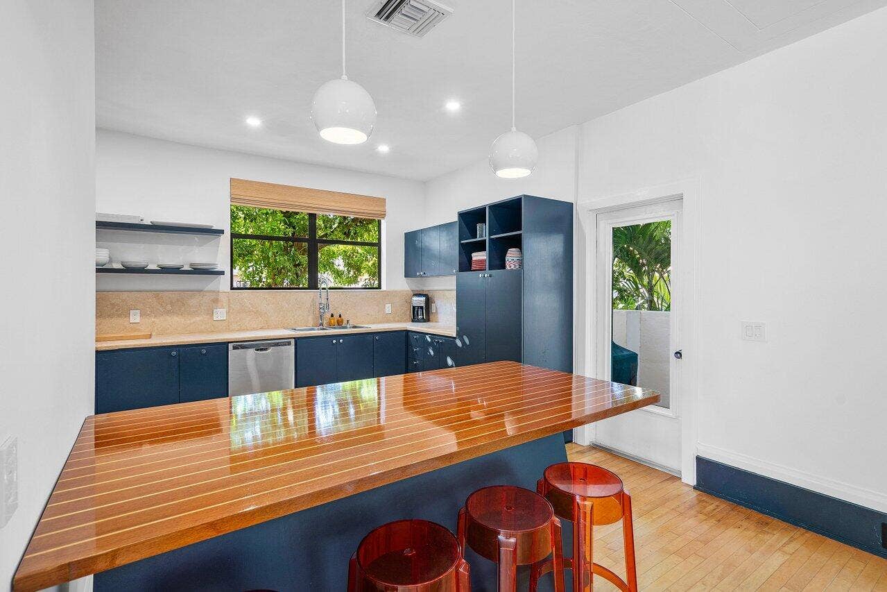 162 Peruvian Avenue, Palm Beach, FL 33480 011-162PeruvianAvenue-PalmBeach-FL-33480