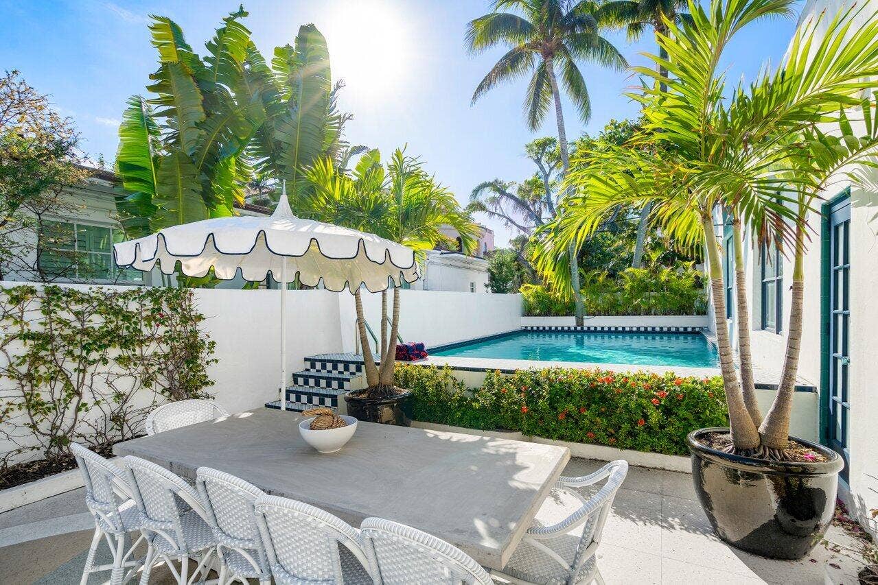 162 Peruvian Avenue, Palm Beach, FL 33480 p