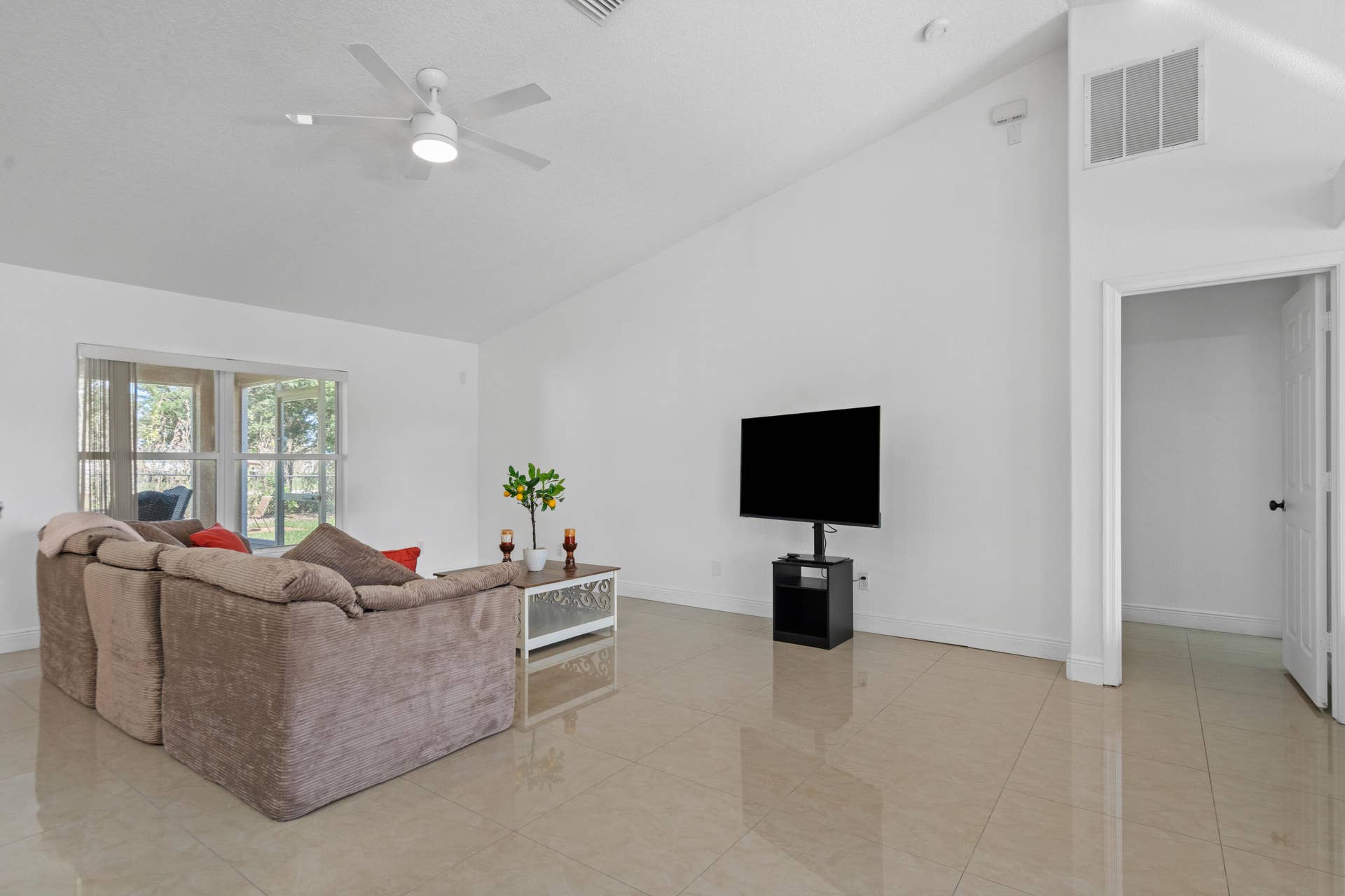 3041 SE Wake Road, Port St Lucie, FL 34984 DSC05465