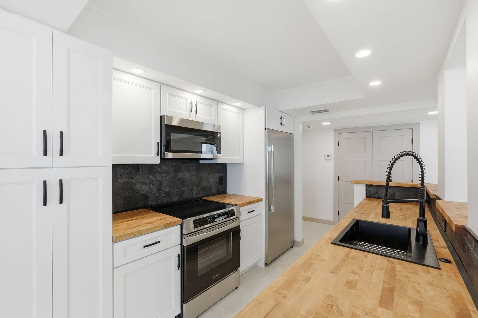 32-web-or-mls-5460_N_Ocean_Dr_Apt_6A_032
