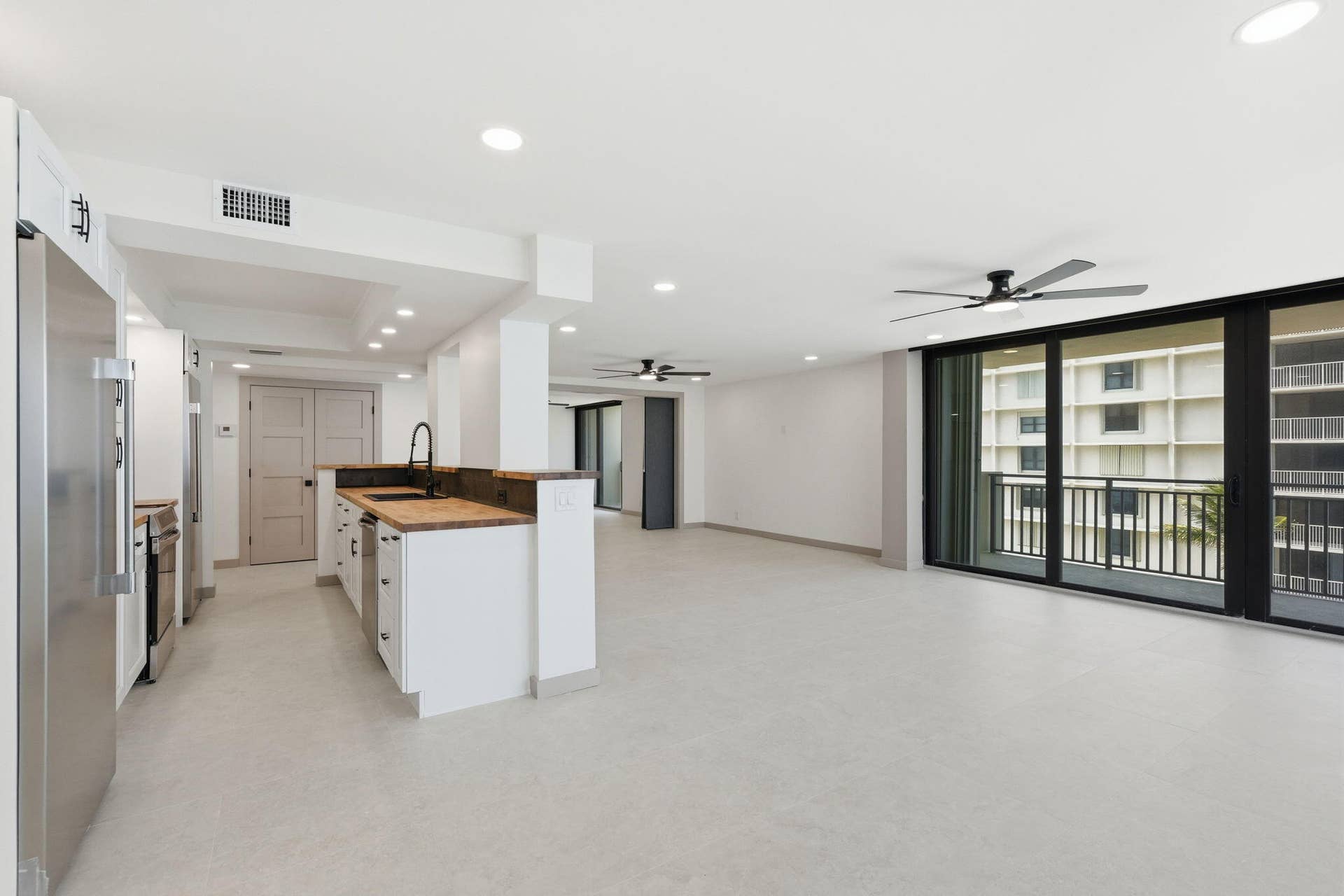 28-web-or-mls-5460_N_Ocean_Dr_Apt_6A_028