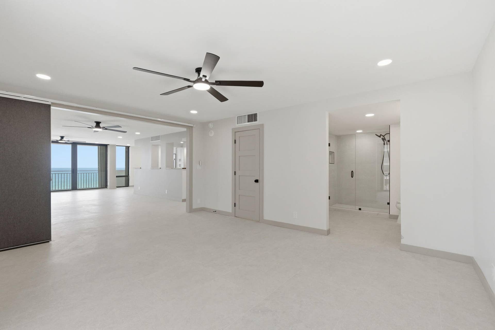 12-web-or-mls-5460_N_Ocean_Dr_Apt_6A_012