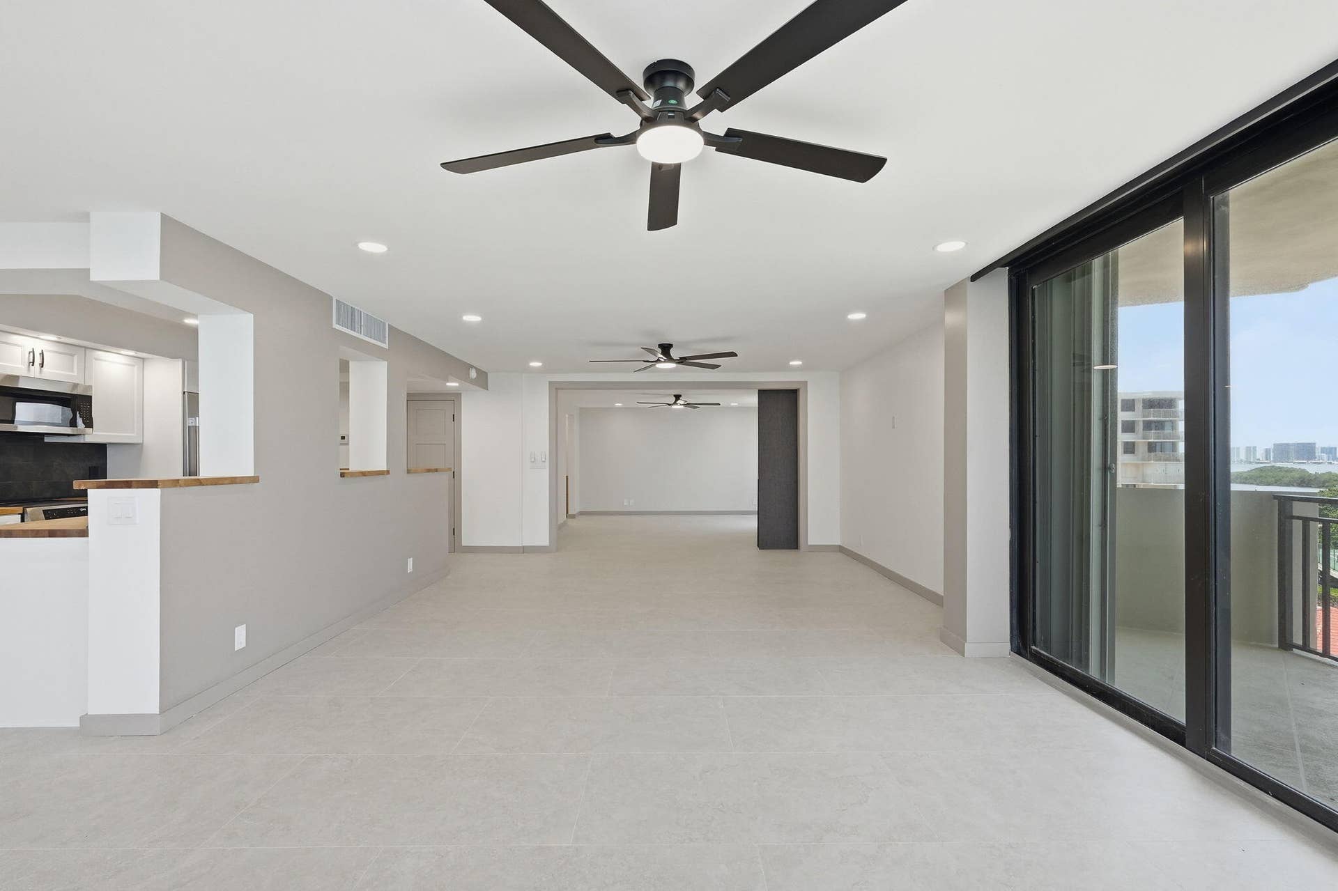 23-web-or-mls-5460_N_Ocean_Dr_Apt_6A_023