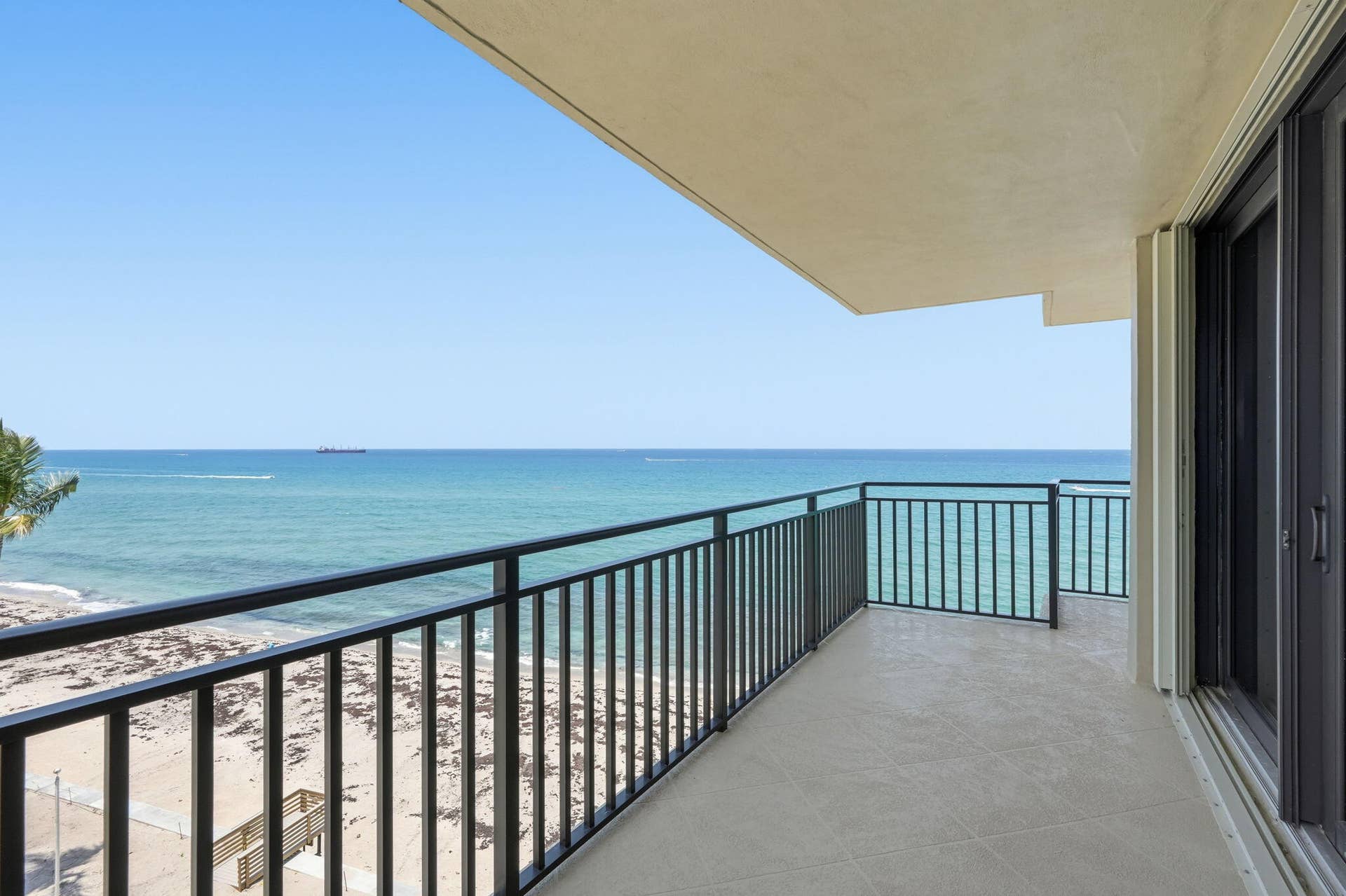 38-web-or-mls-5460_N_Ocean_Dr_Apt_6A_038